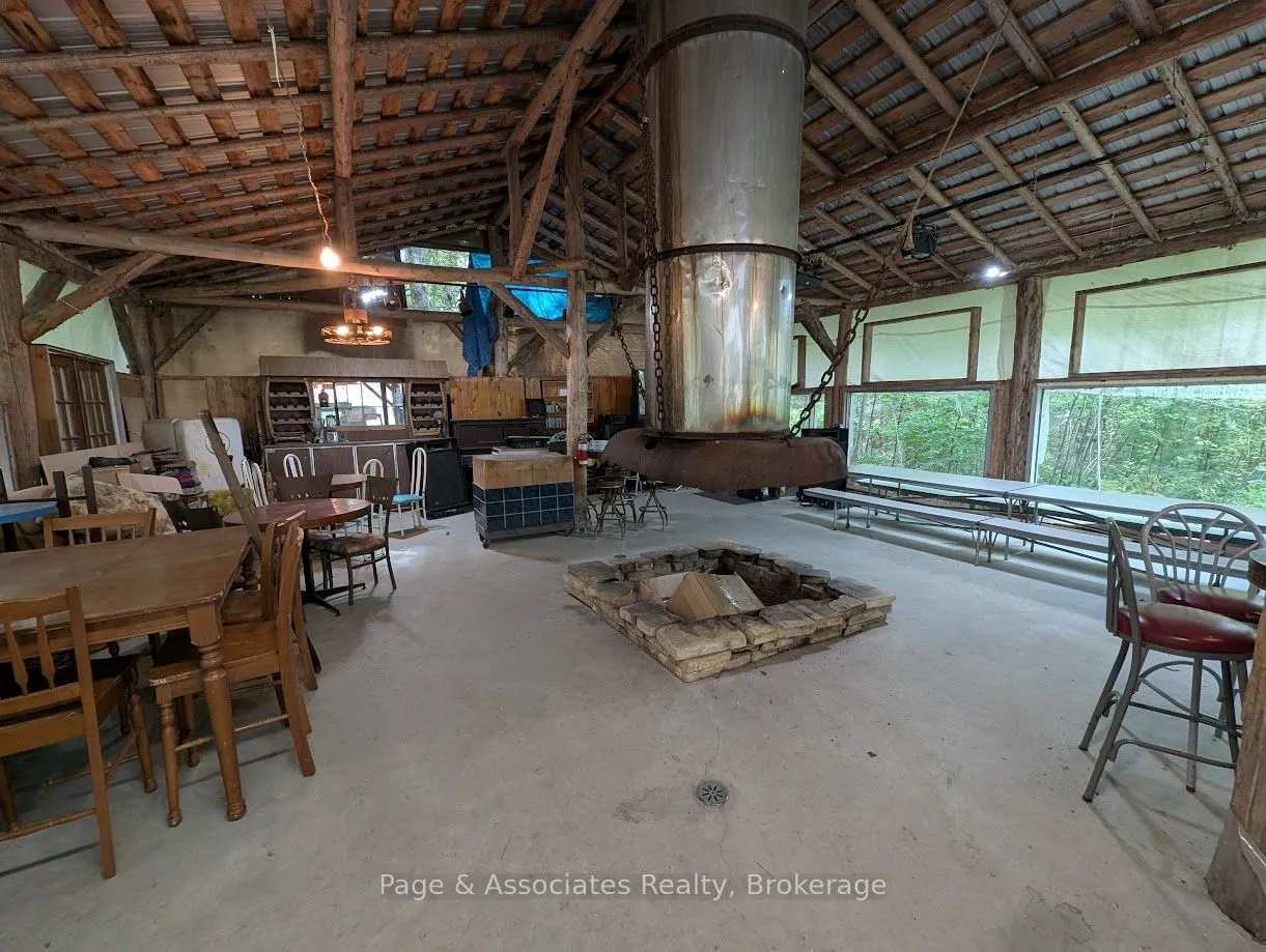 21 Pine Ridge Road W