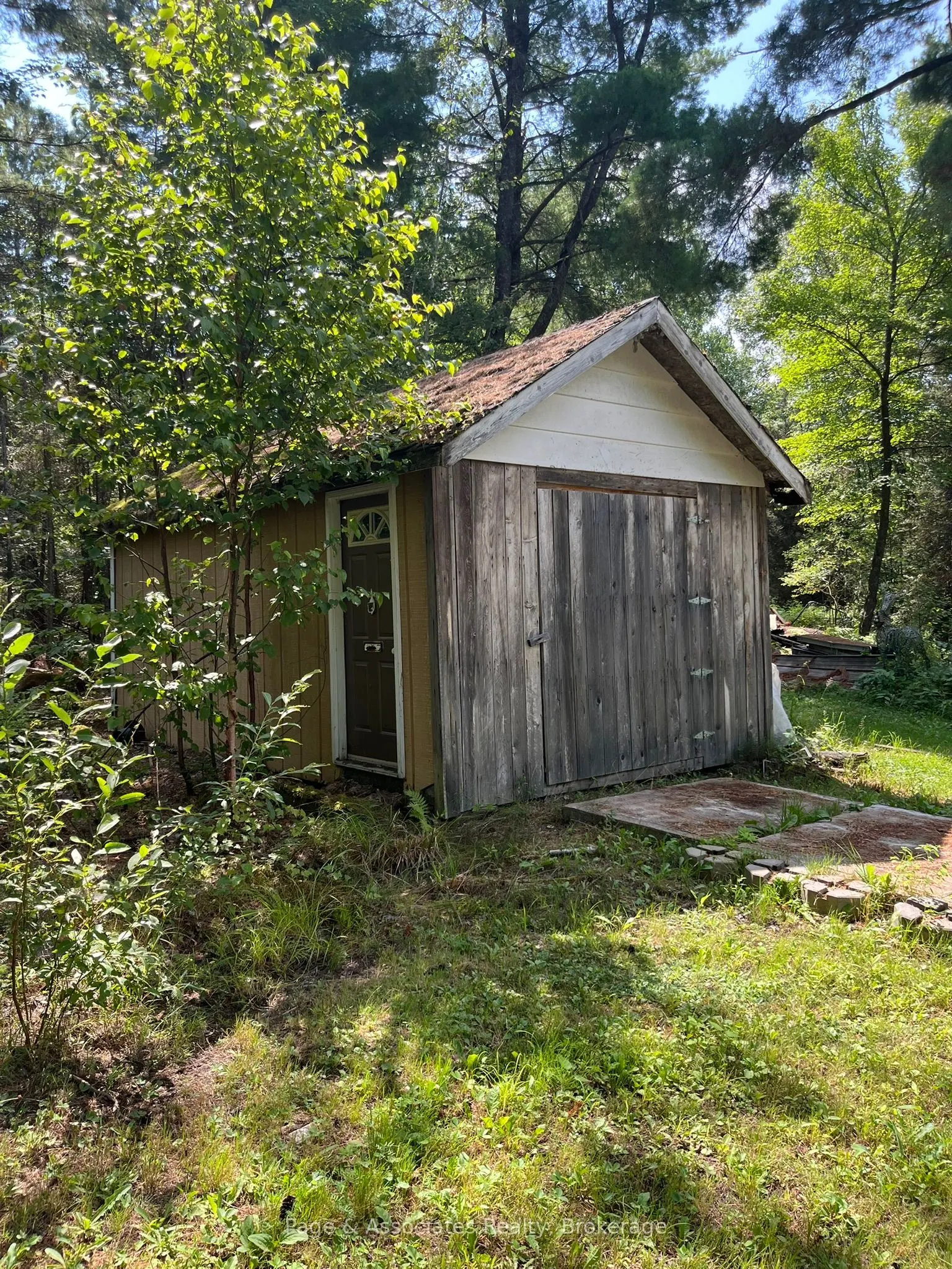 21 Pine Ridge Road W