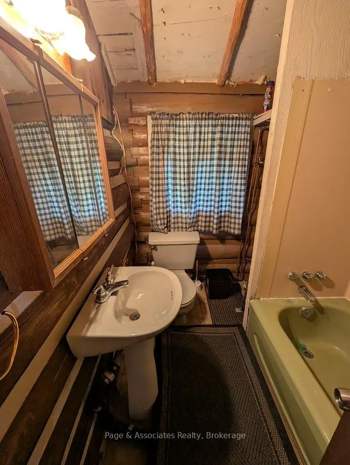 21 Pine Ridge Road W