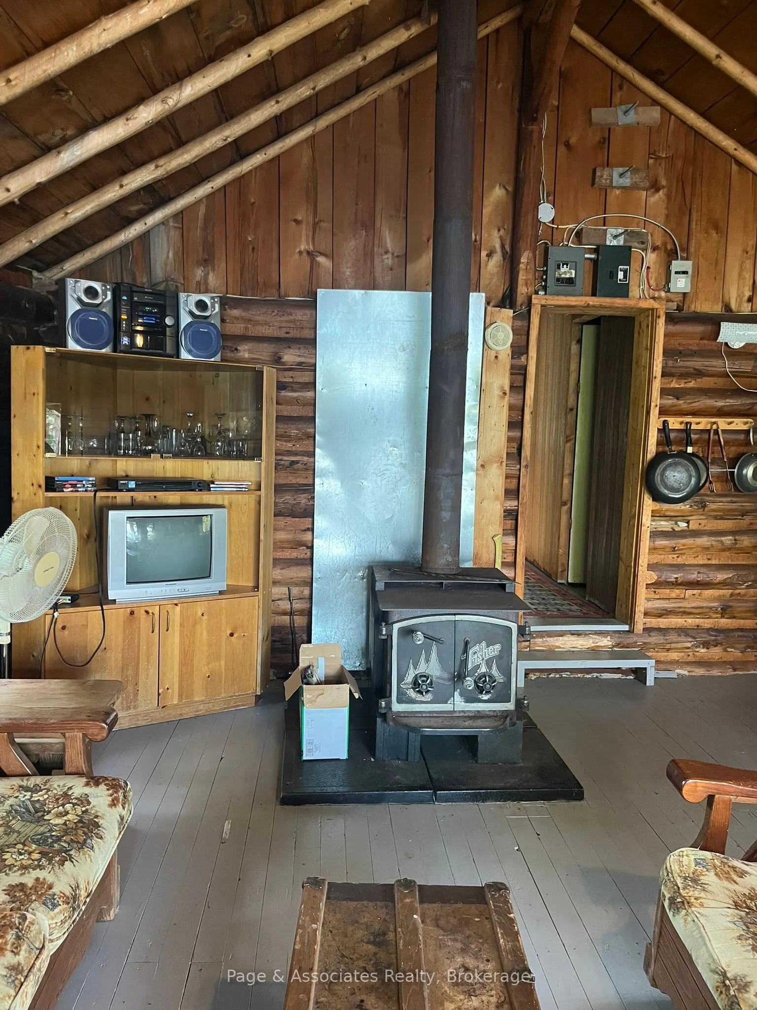 21 Pine Ridge Road W