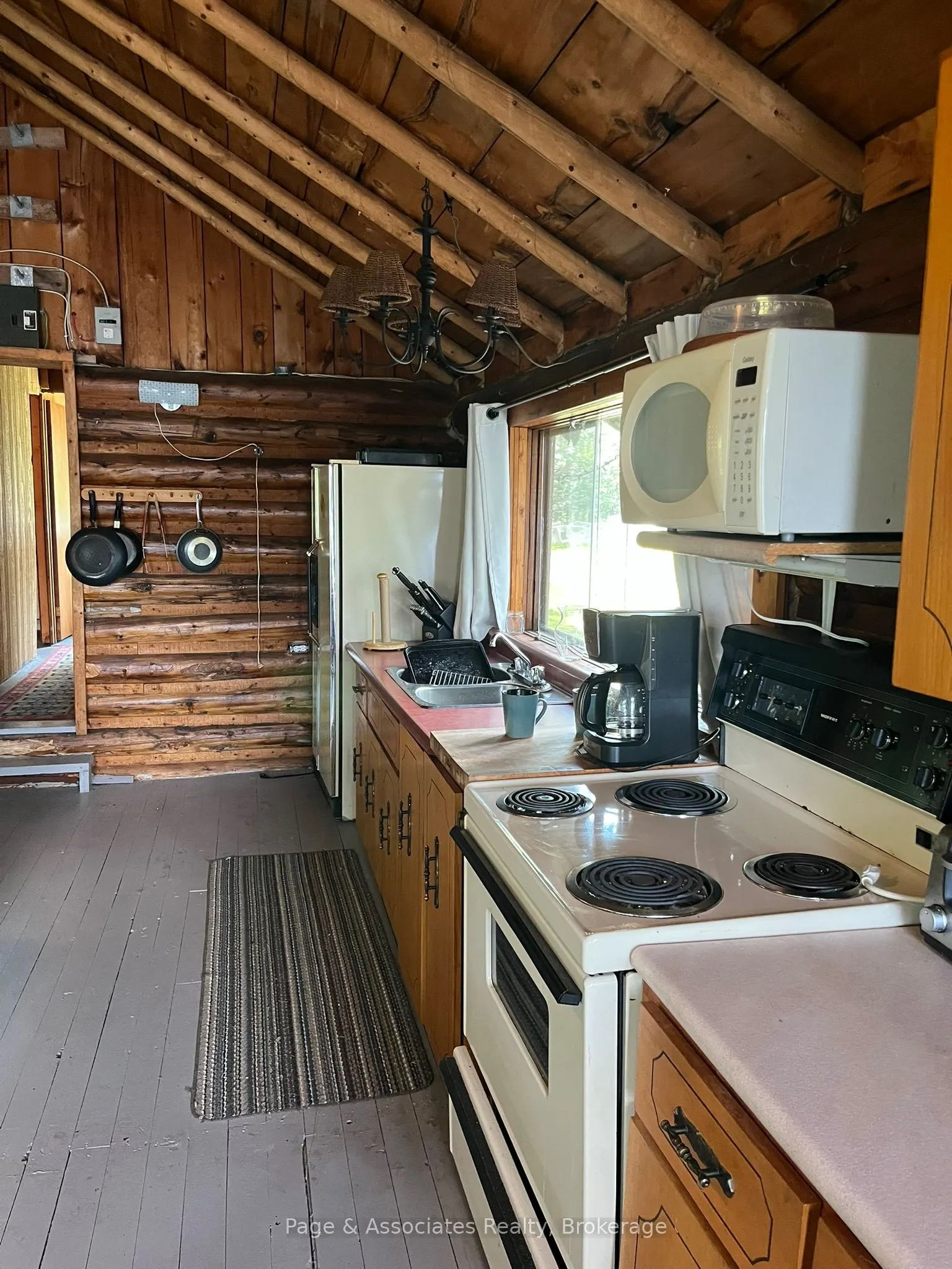 21 Pine Ridge Road W