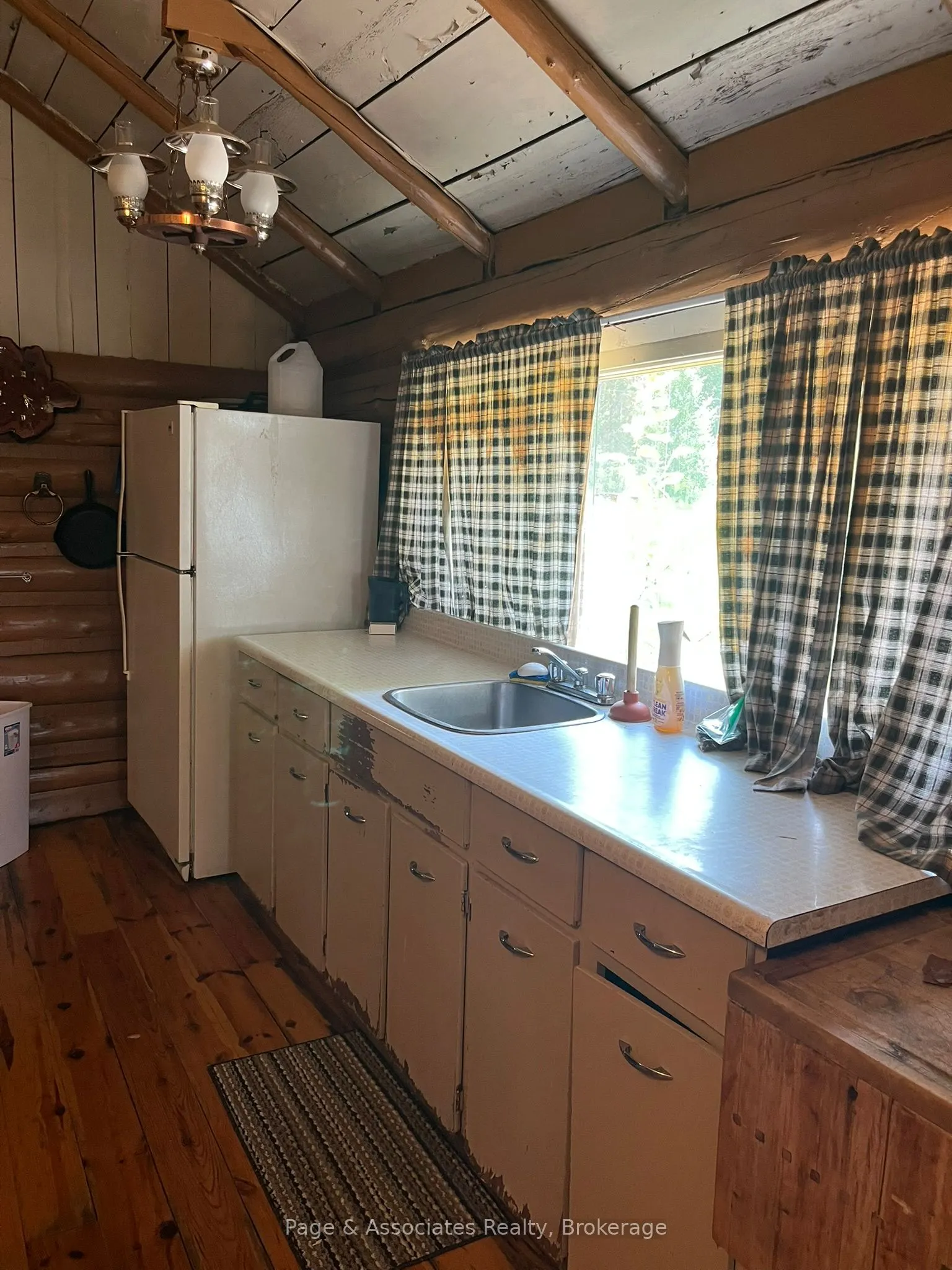 21 Pine Ridge Road W
