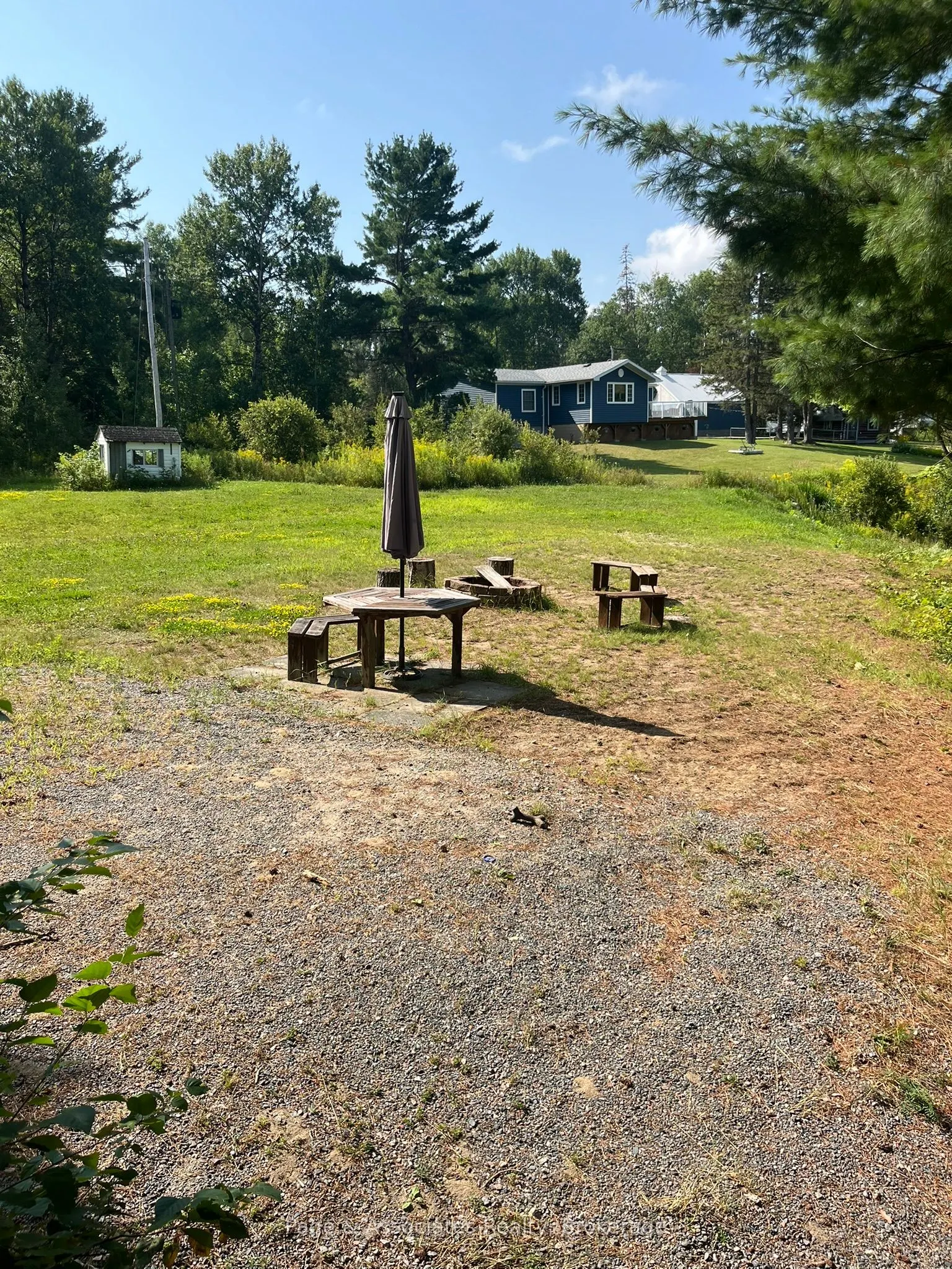 21 Pine Ridge Road W