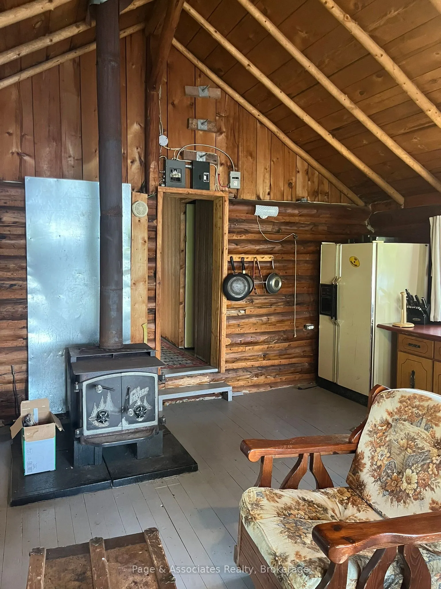 21 Pine Ridge Road W