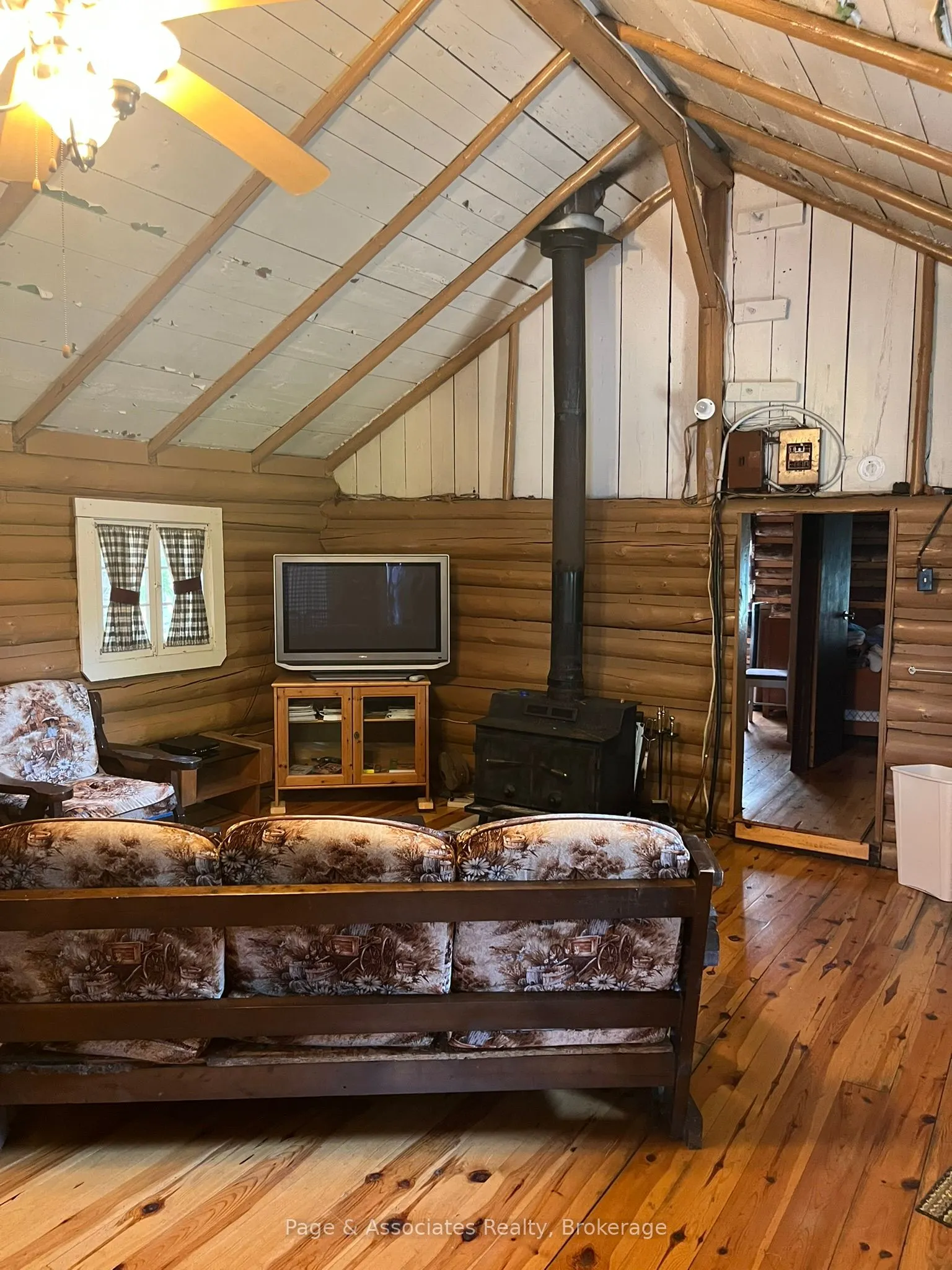 21 Pine Ridge Road W