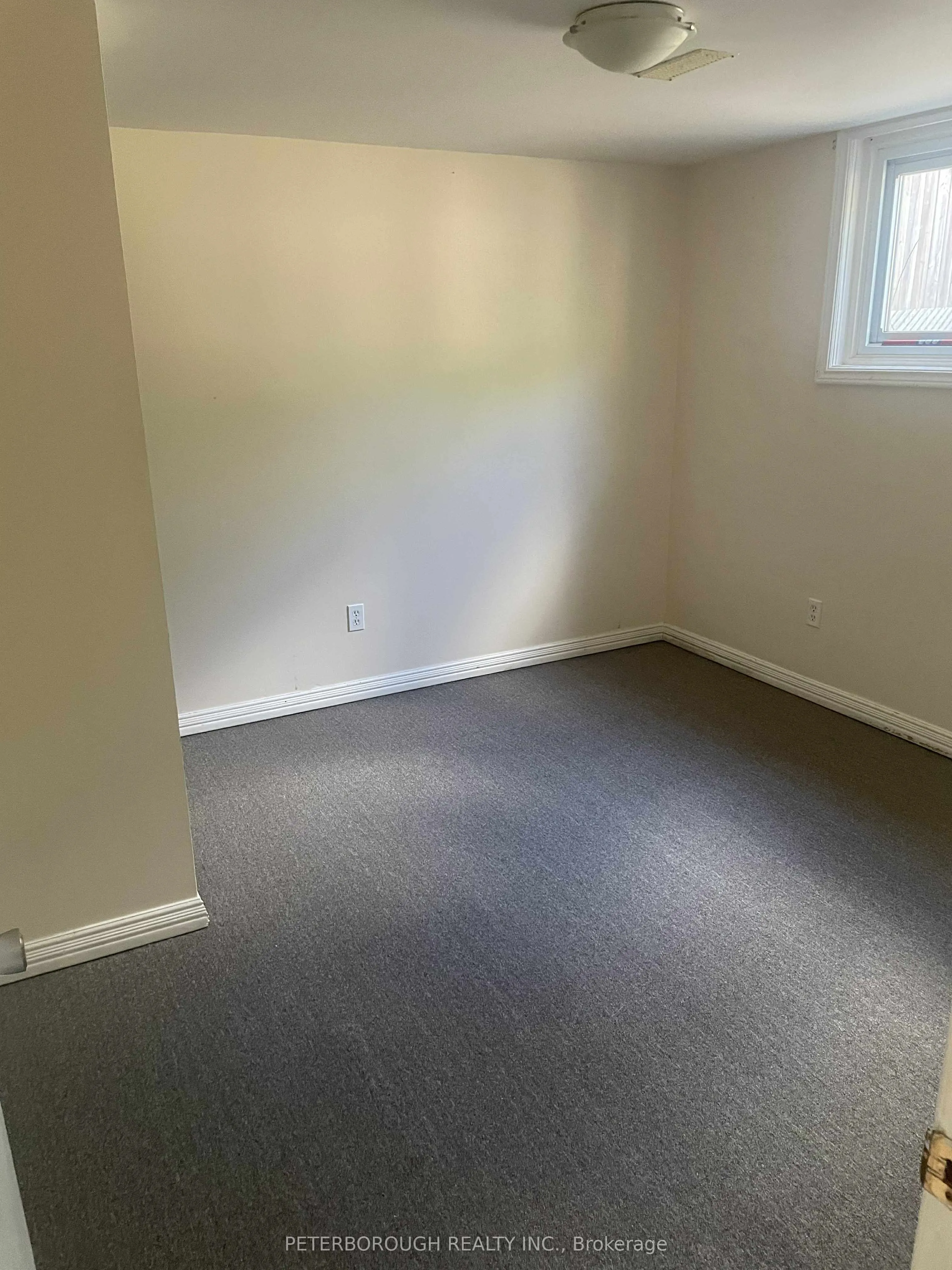 828 Cameron Street W