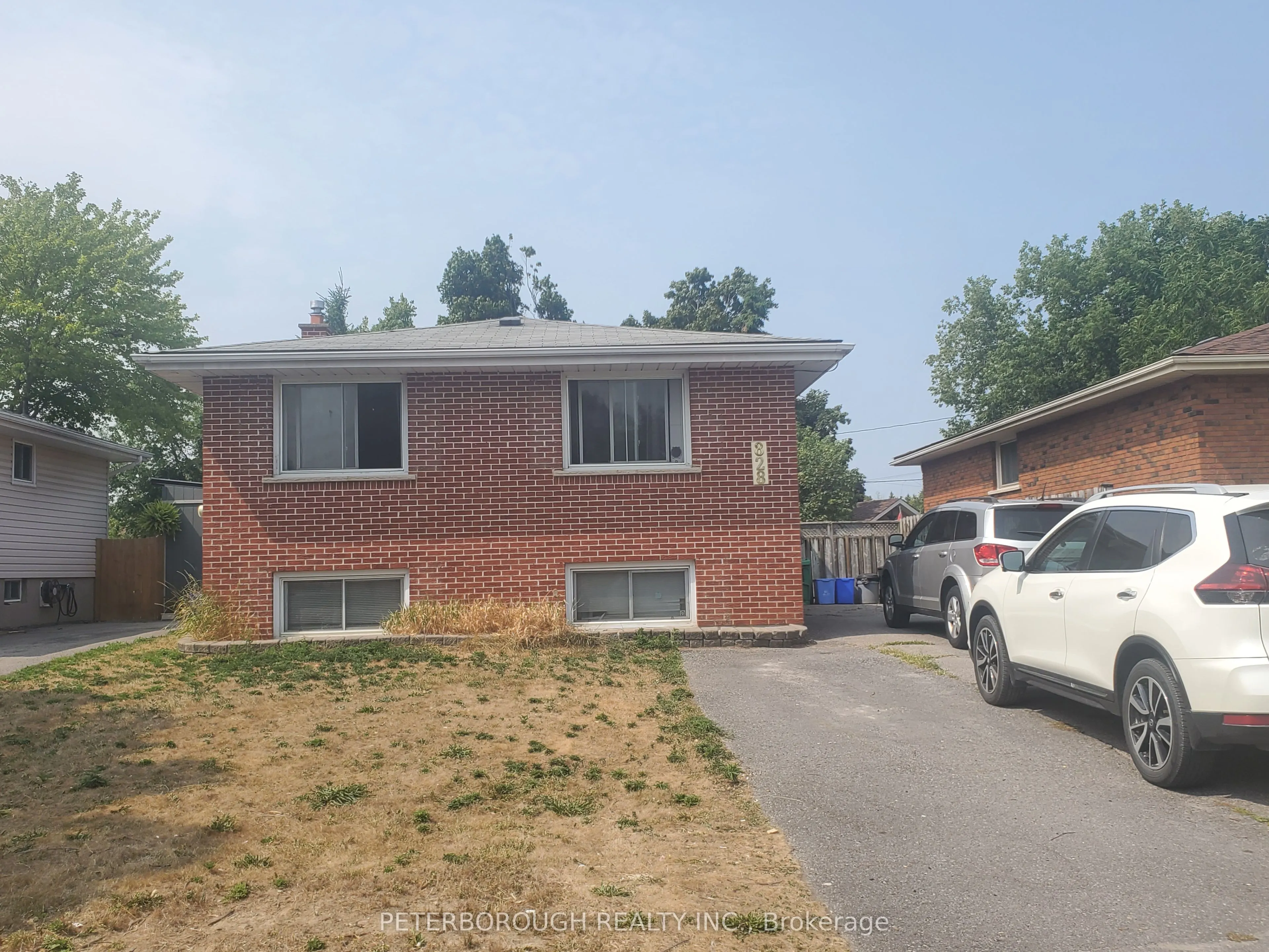 828 Cameron Street W