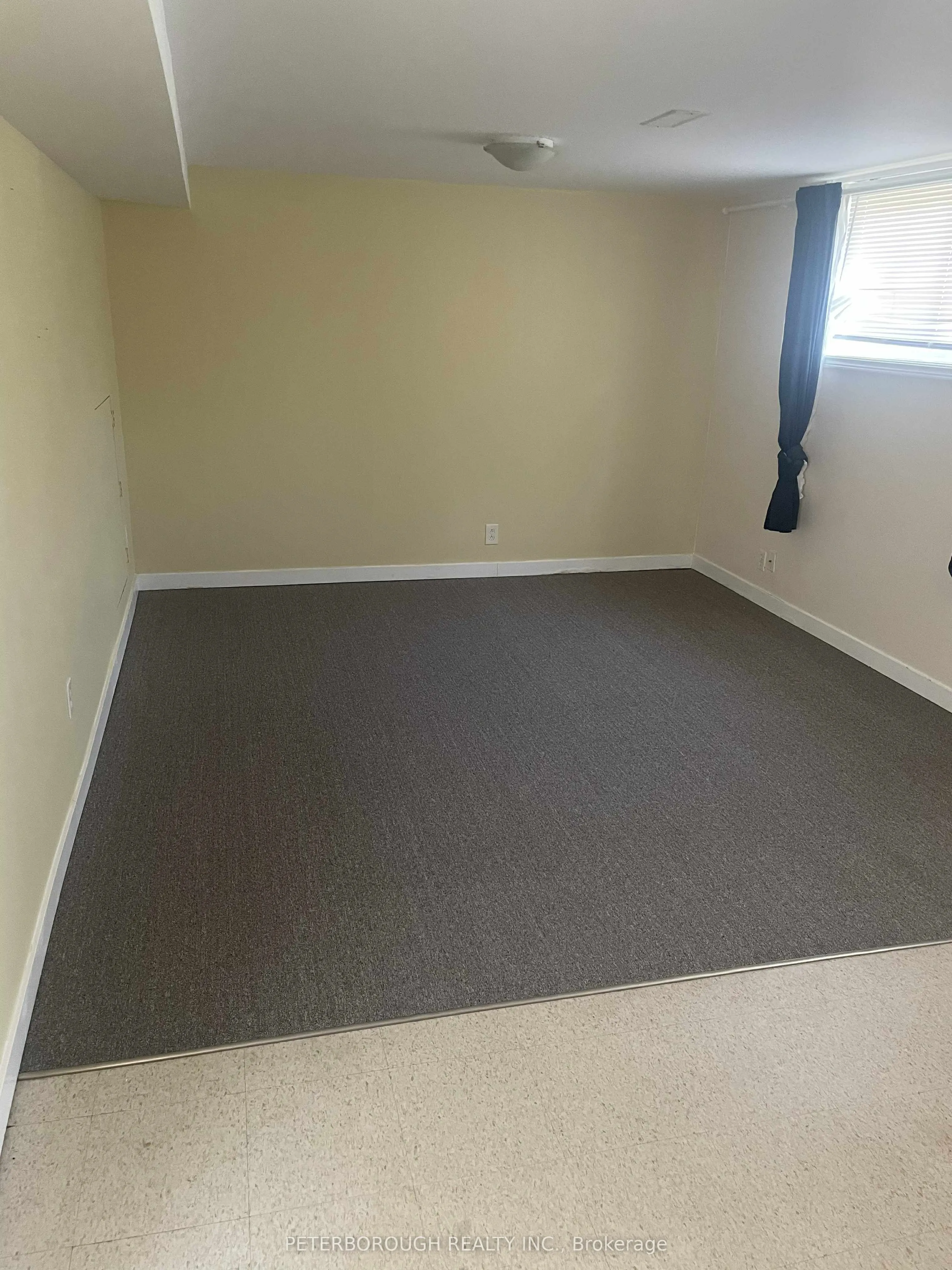 828 Cameron Street W