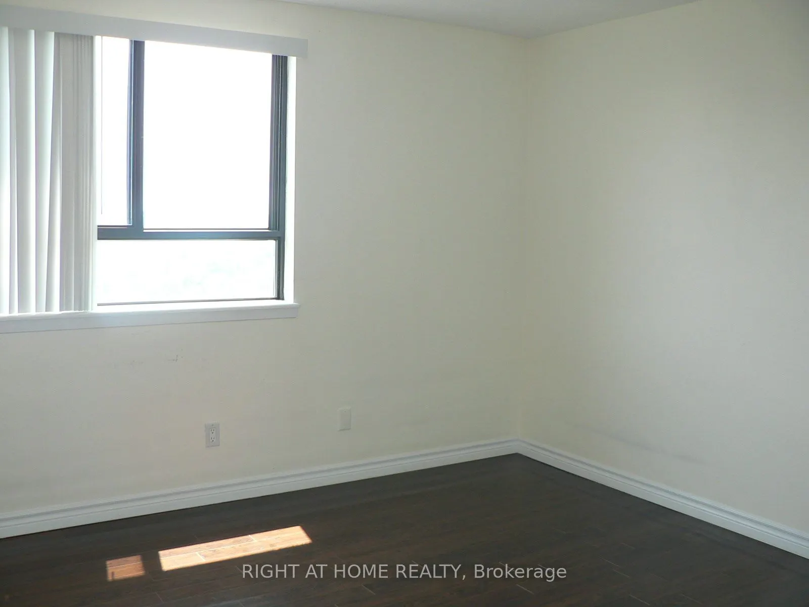 470 Laurier Avenue W, #2006