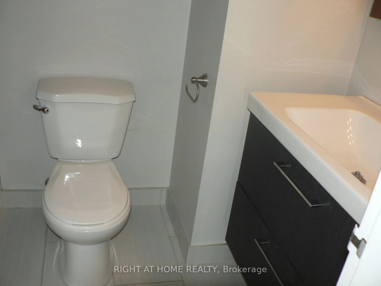 470 Laurier Avenue W, #2006