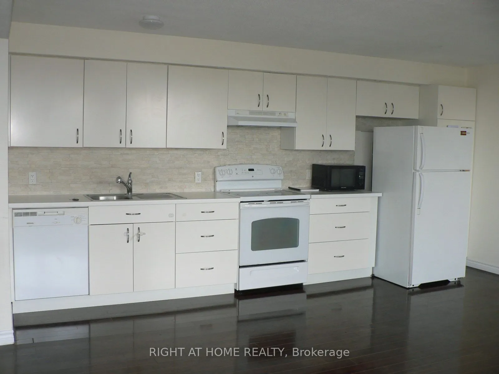 470 Laurier Avenue W, #2006