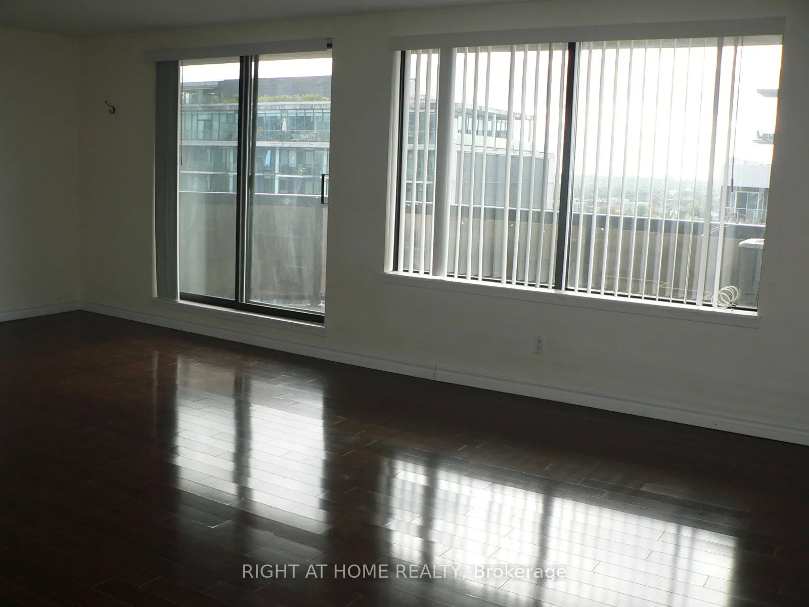 470 Laurier Avenue W, #2006
