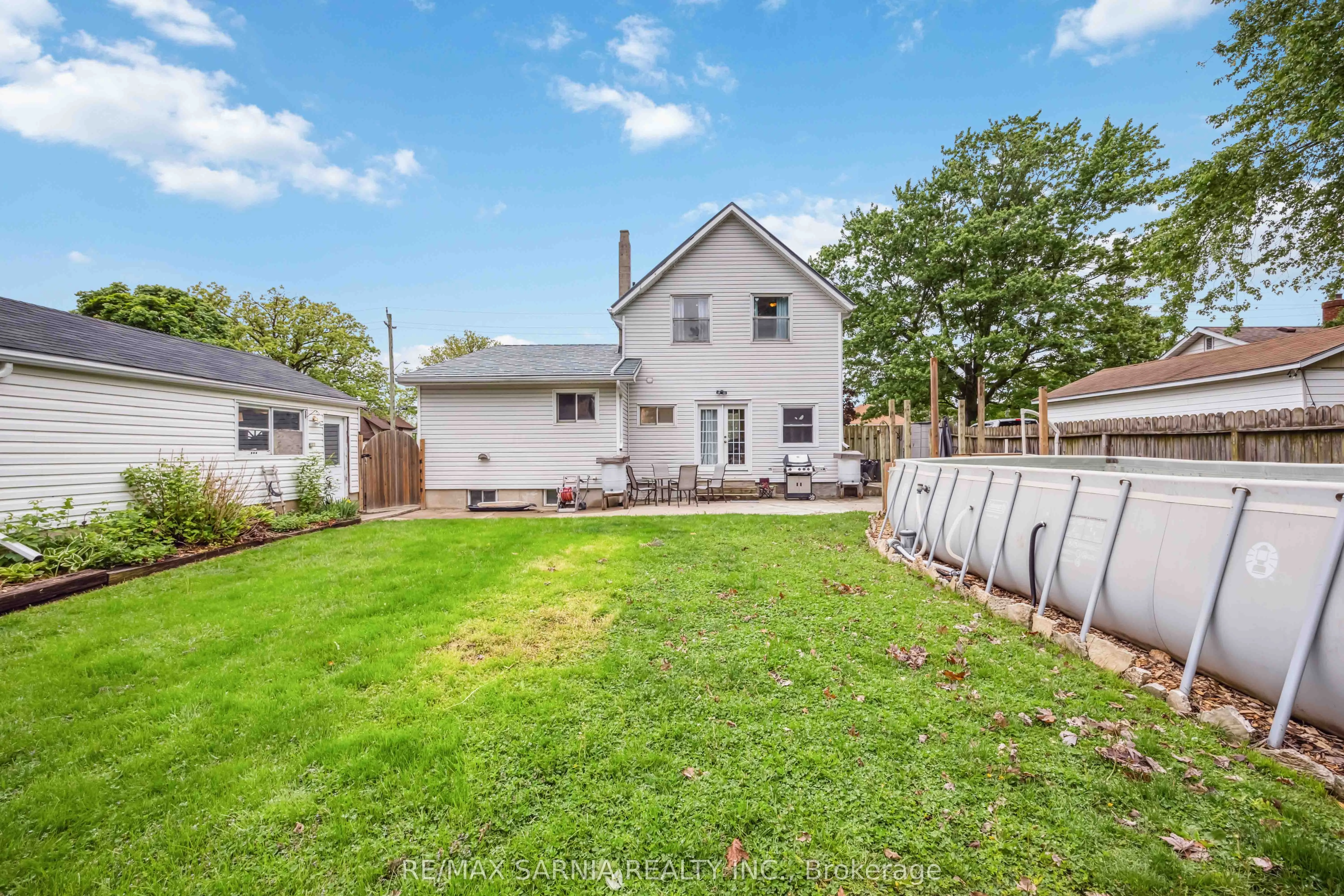 590 SIMCOE Street
