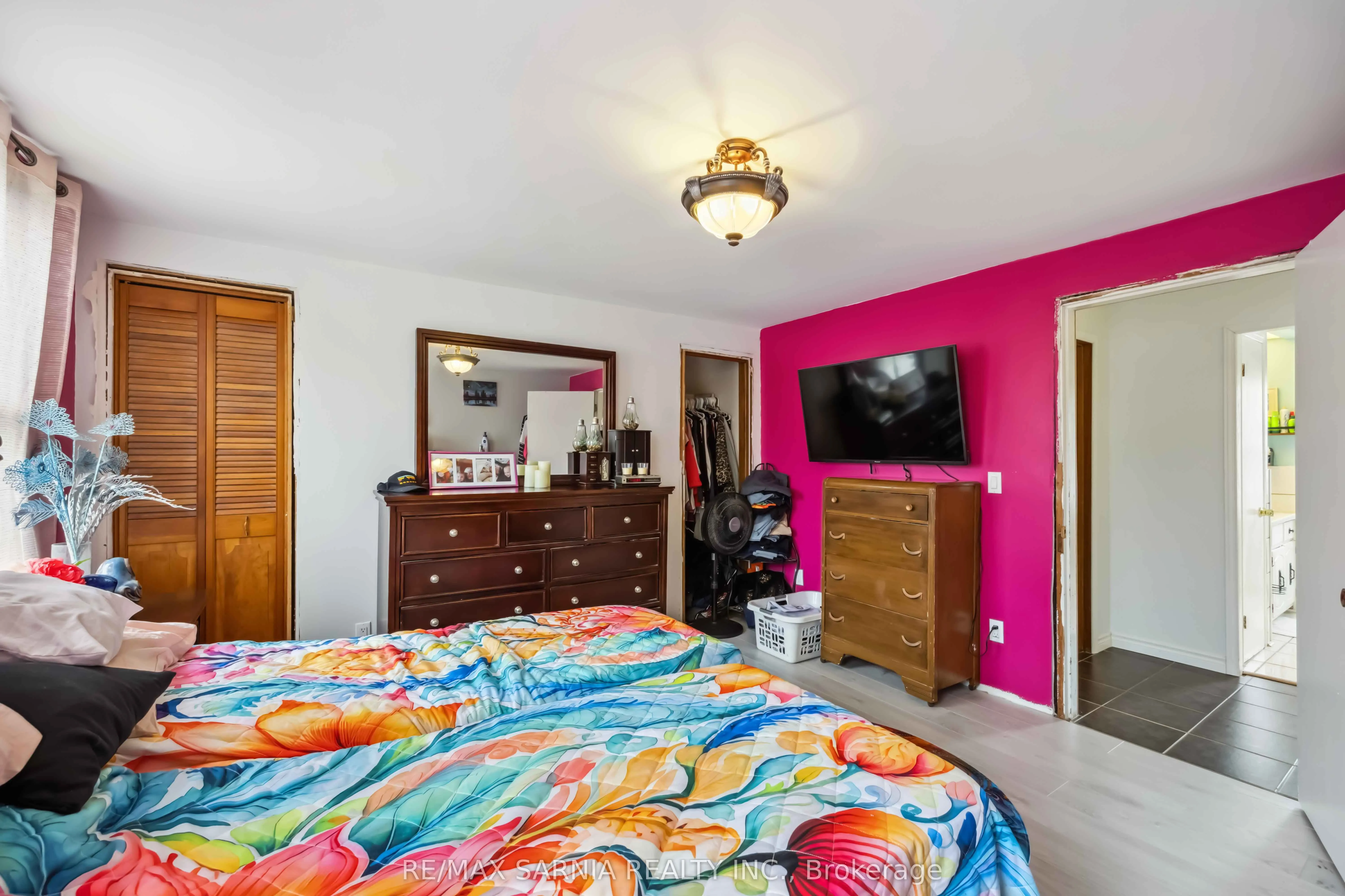 590 SIMCOE Street