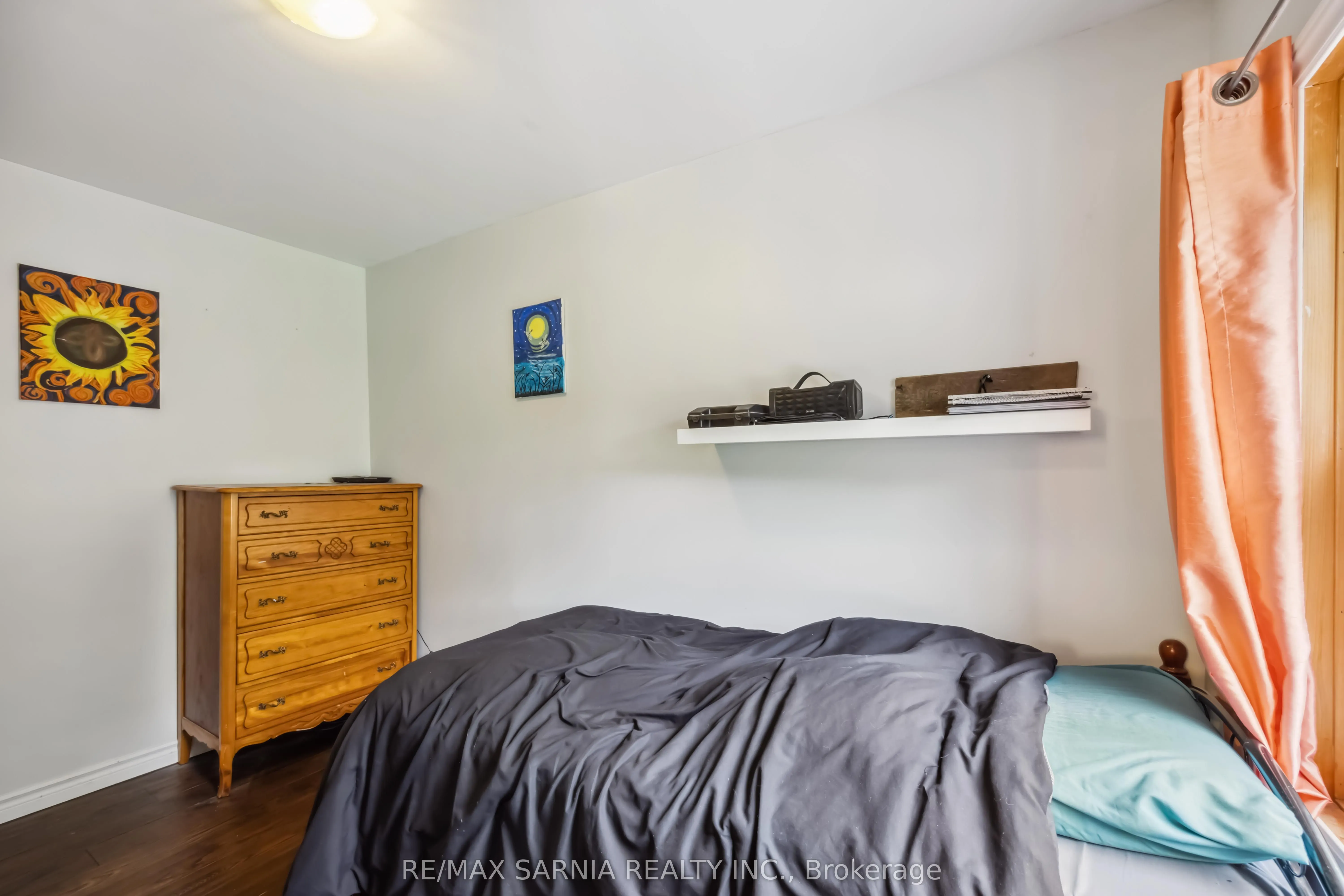 590 SIMCOE Street