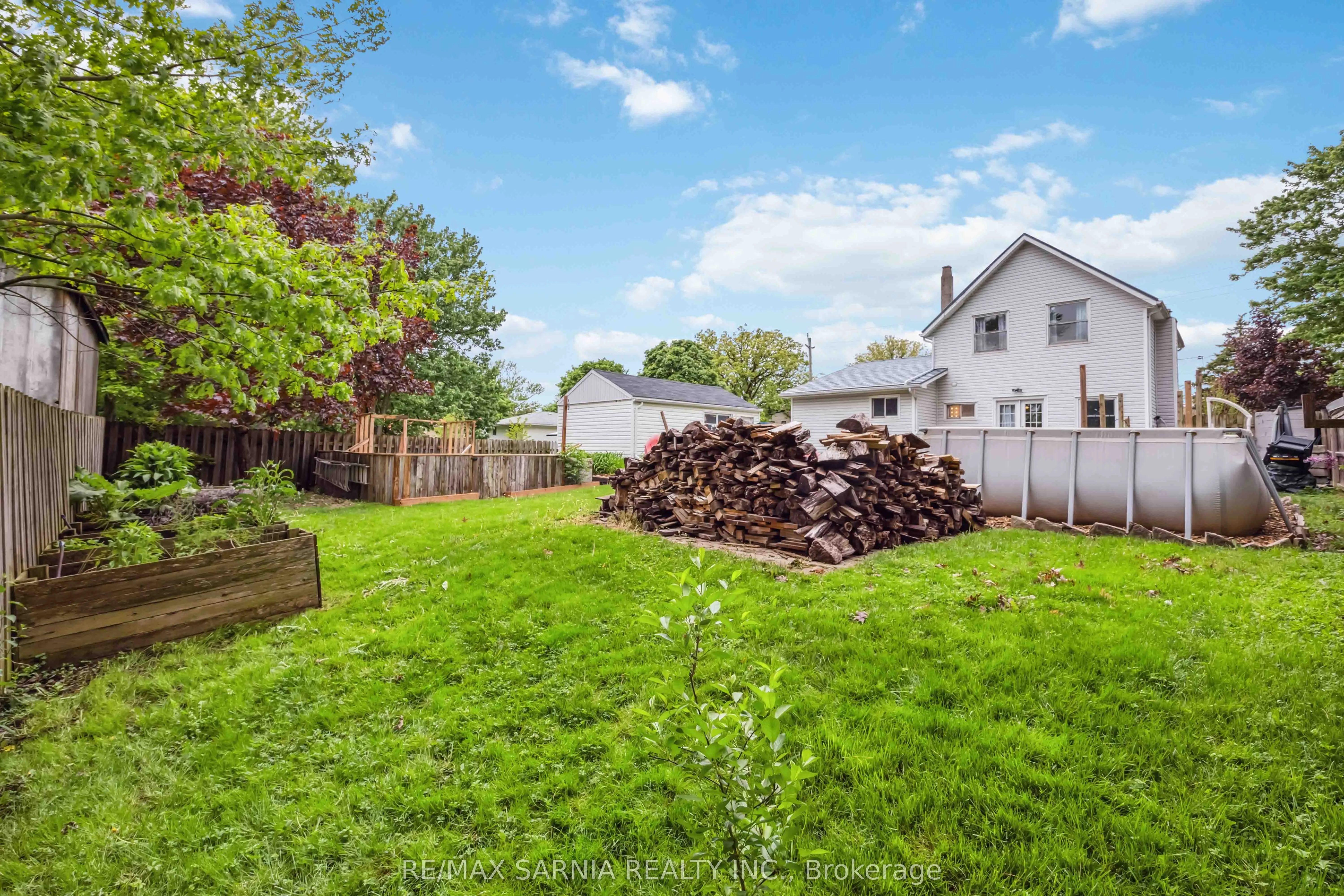 590 SIMCOE Street