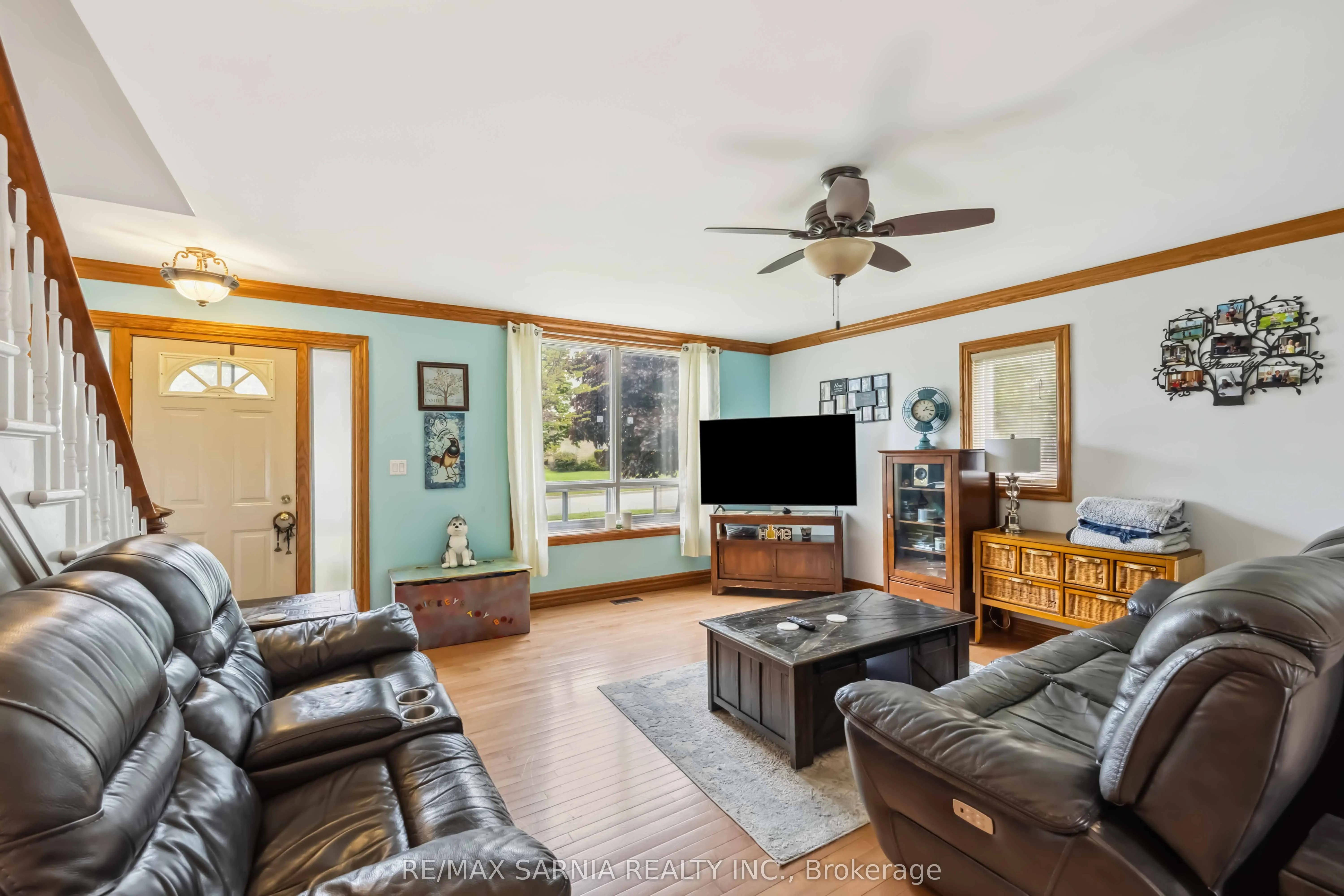 590 SIMCOE Street