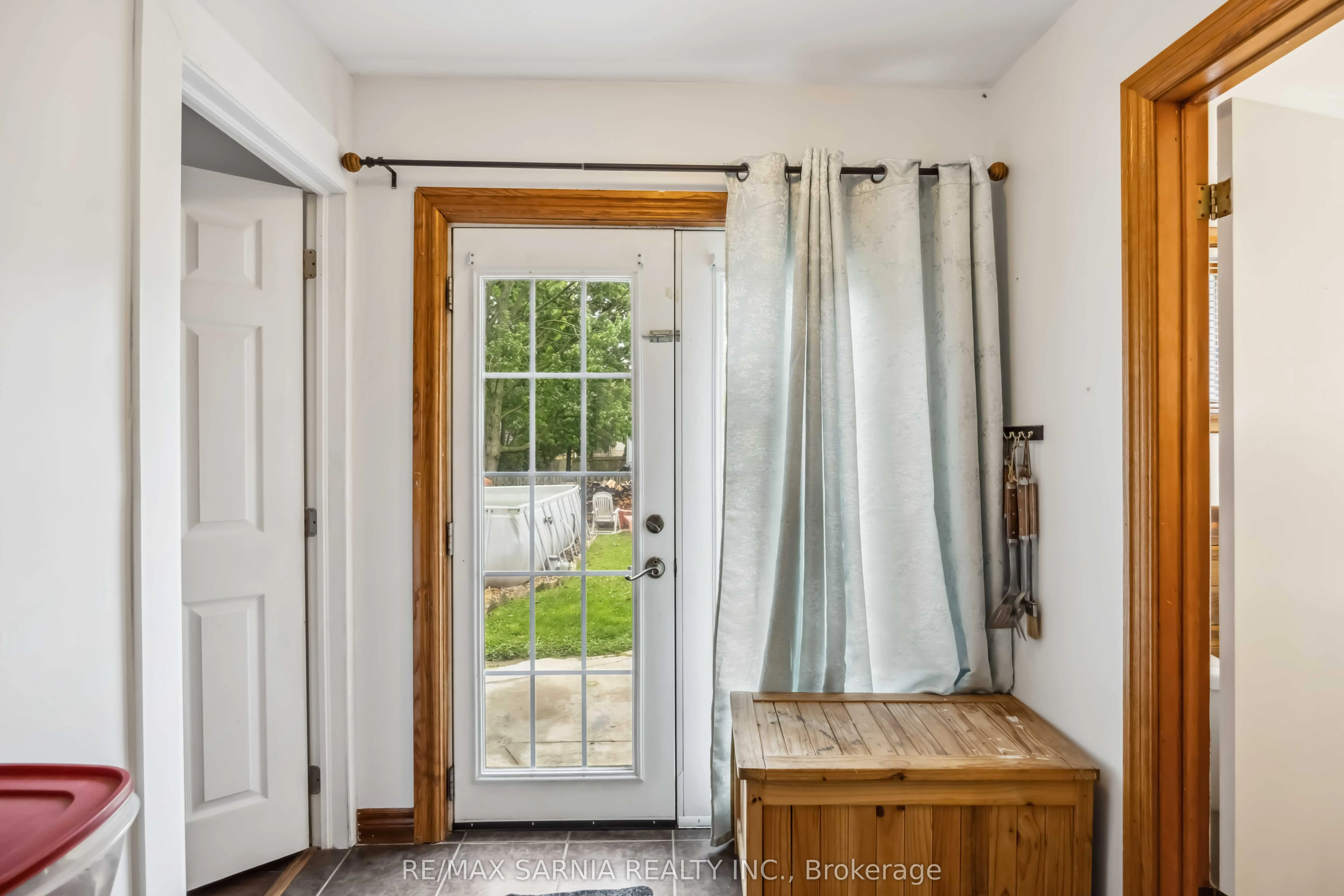 590 SIMCOE Street