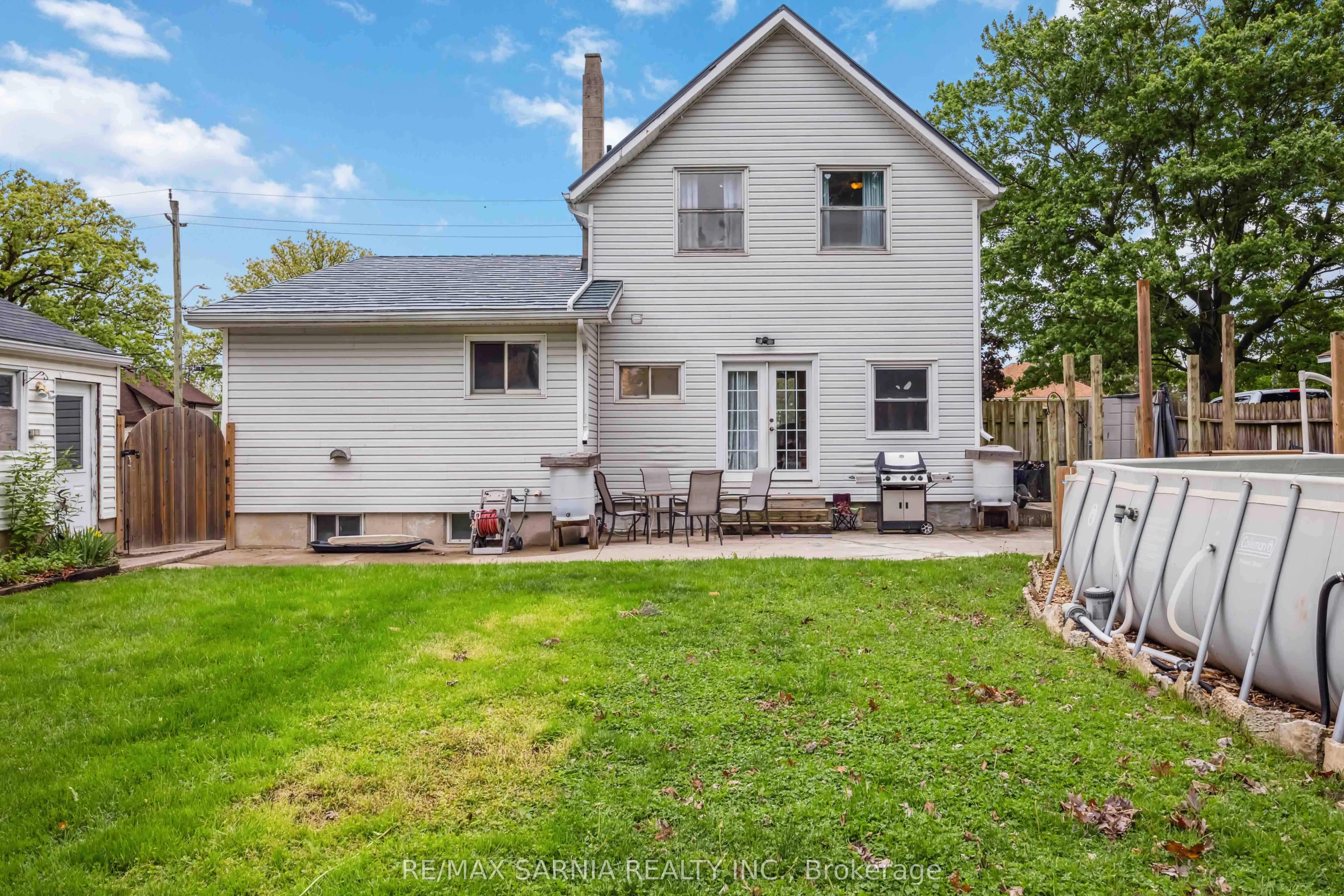 590 SIMCOE Street