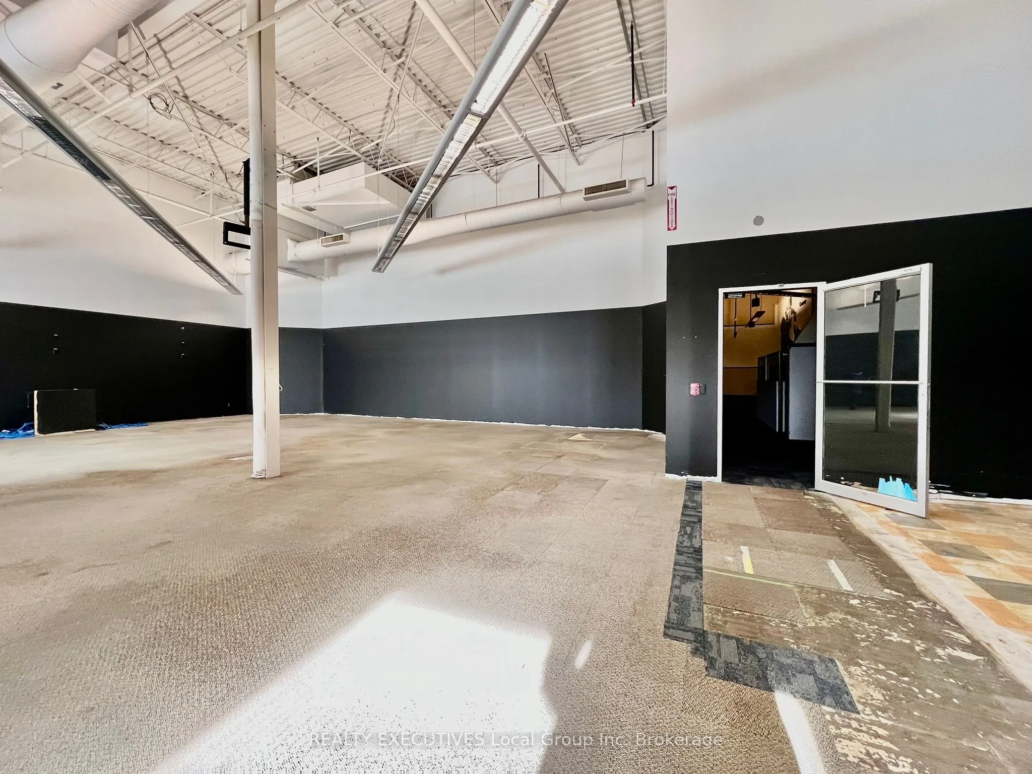 390 Lakeshore Drive