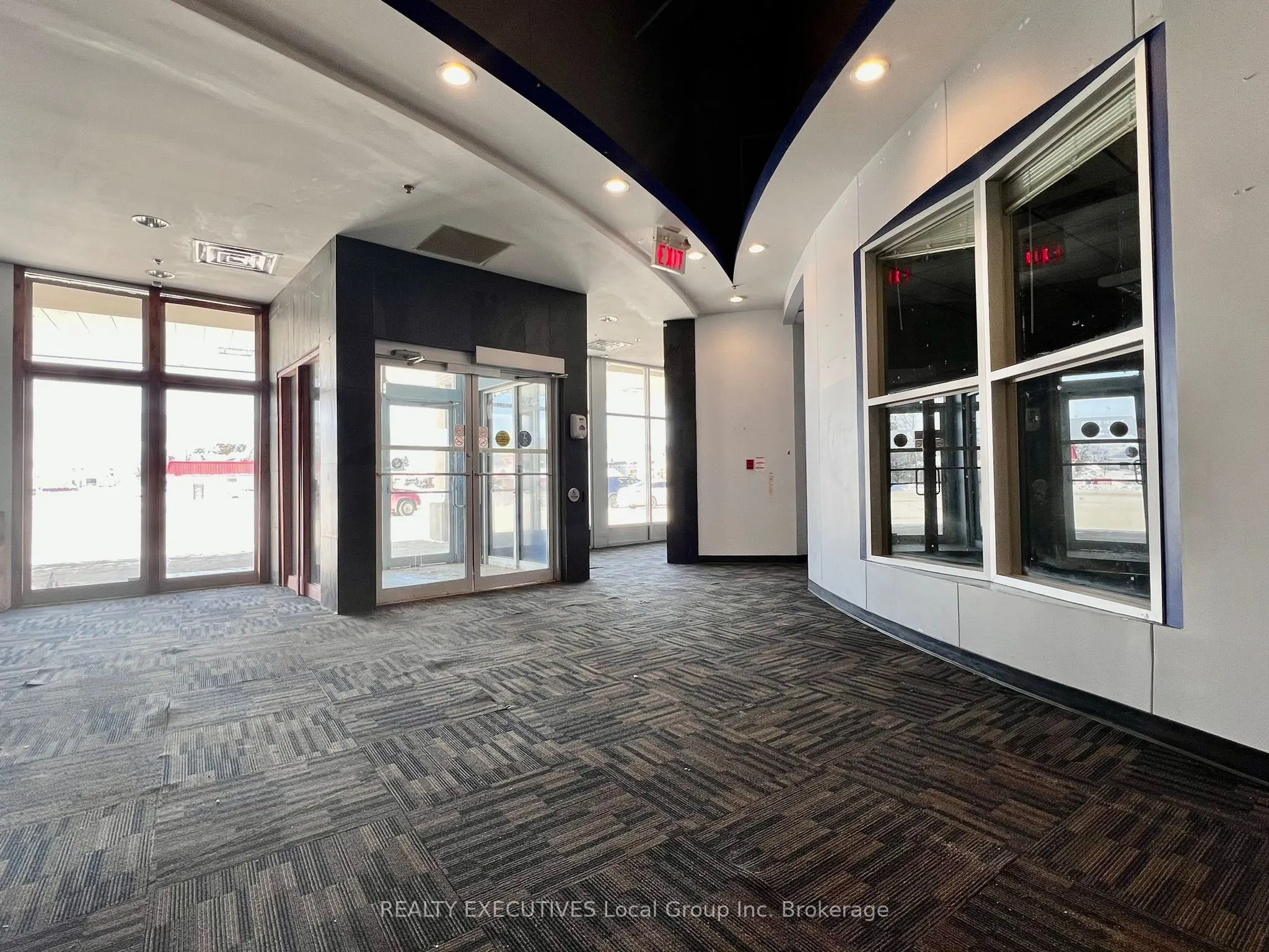 390 Lakeshore Drive