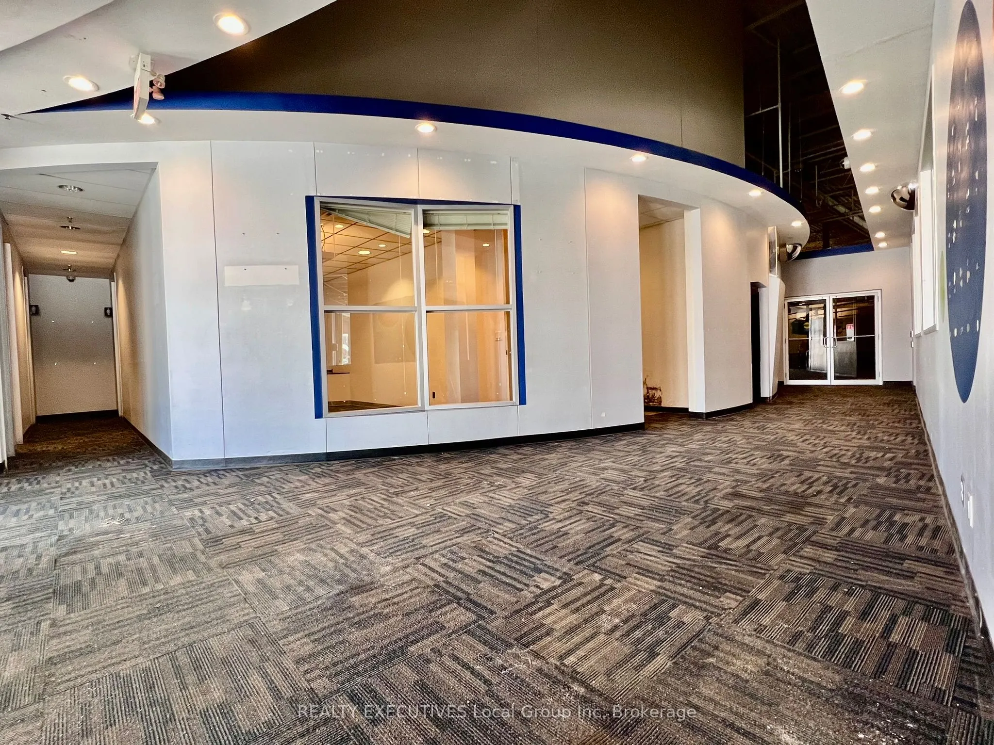 390 Lakeshore Drive