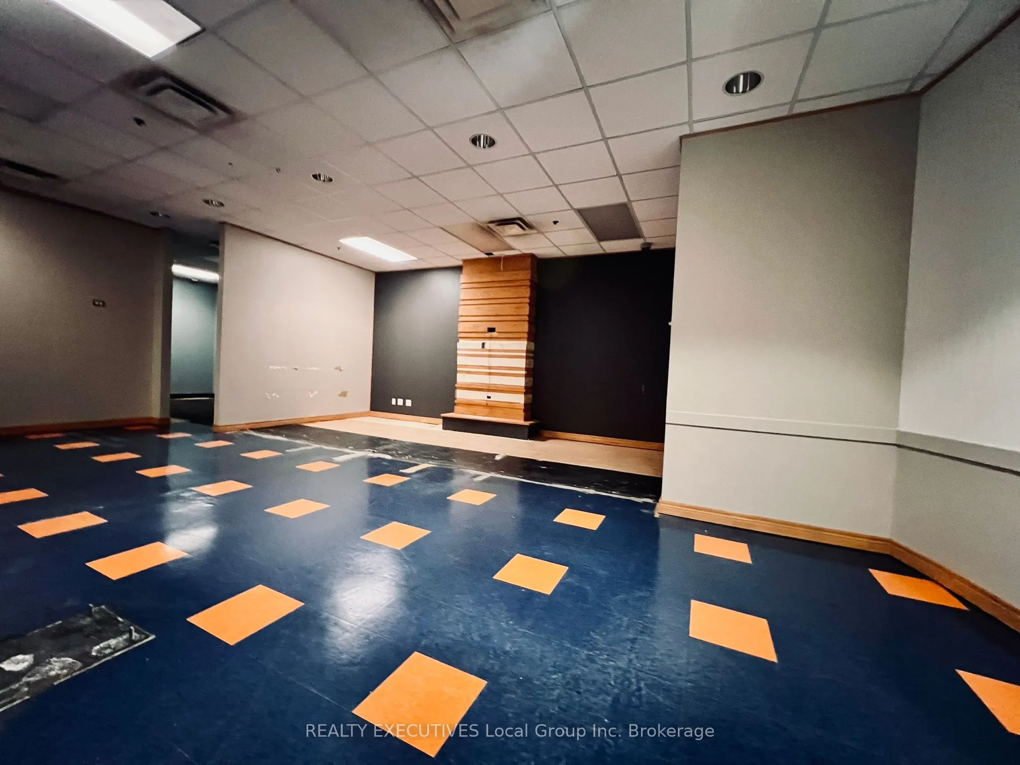 390 Lakeshore Drive