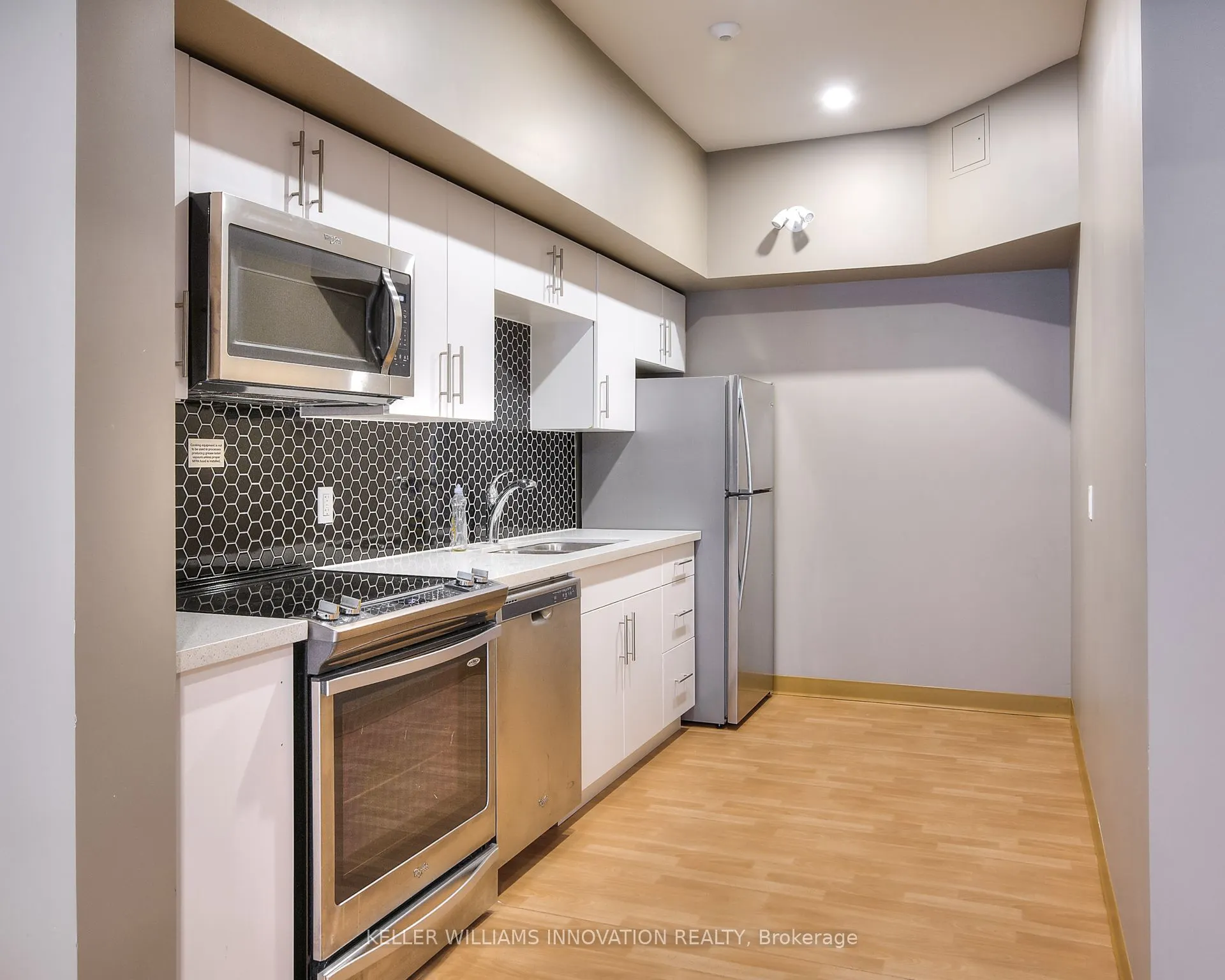 690 King Street W, #622