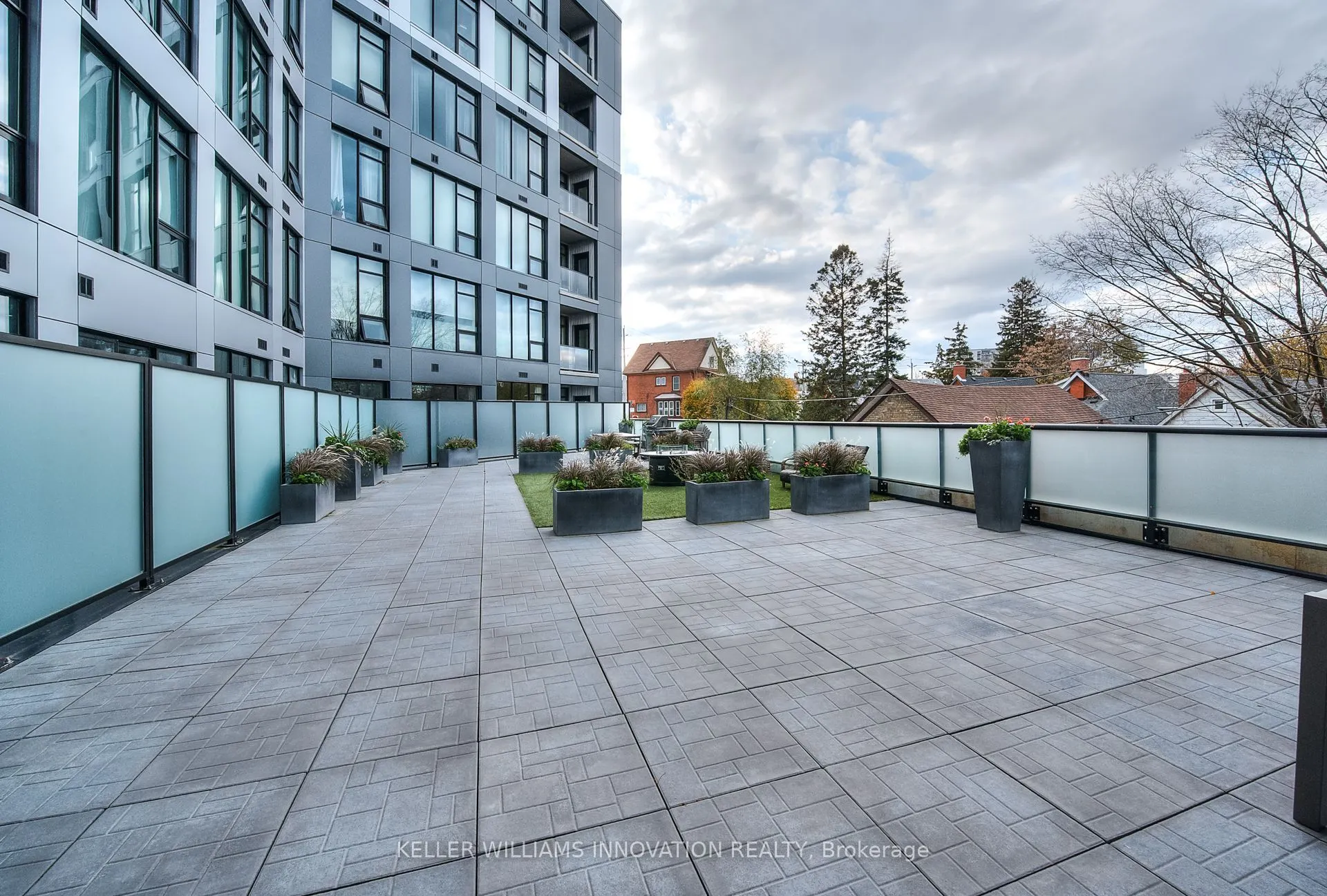 690 King Street W, #622