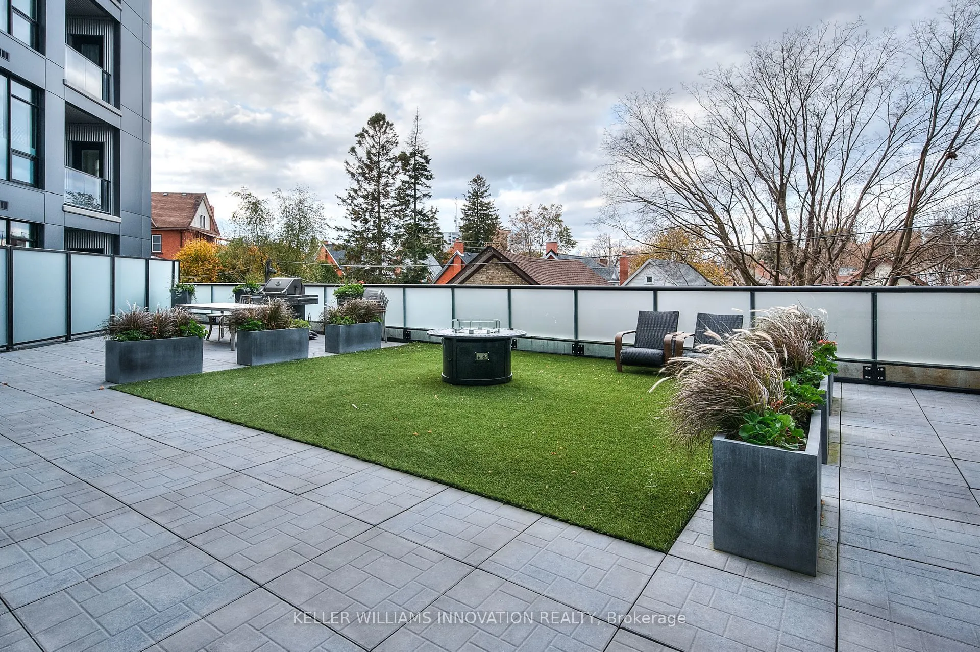690 King Street W, #622