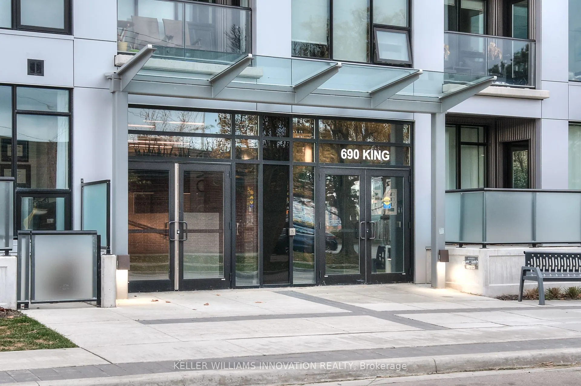 690 King Street W, #622