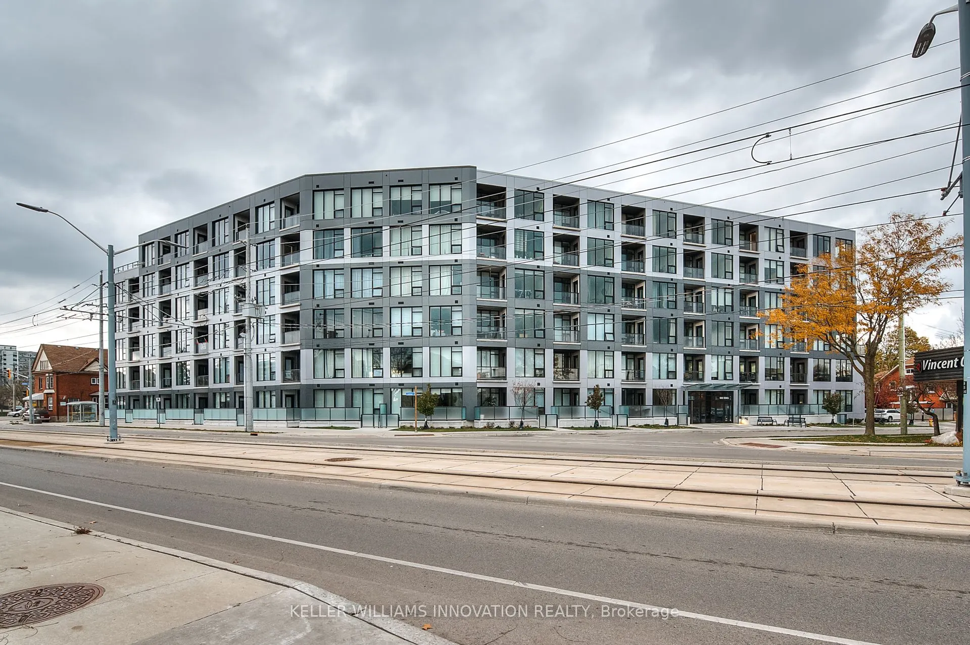 690 King Street W, #622