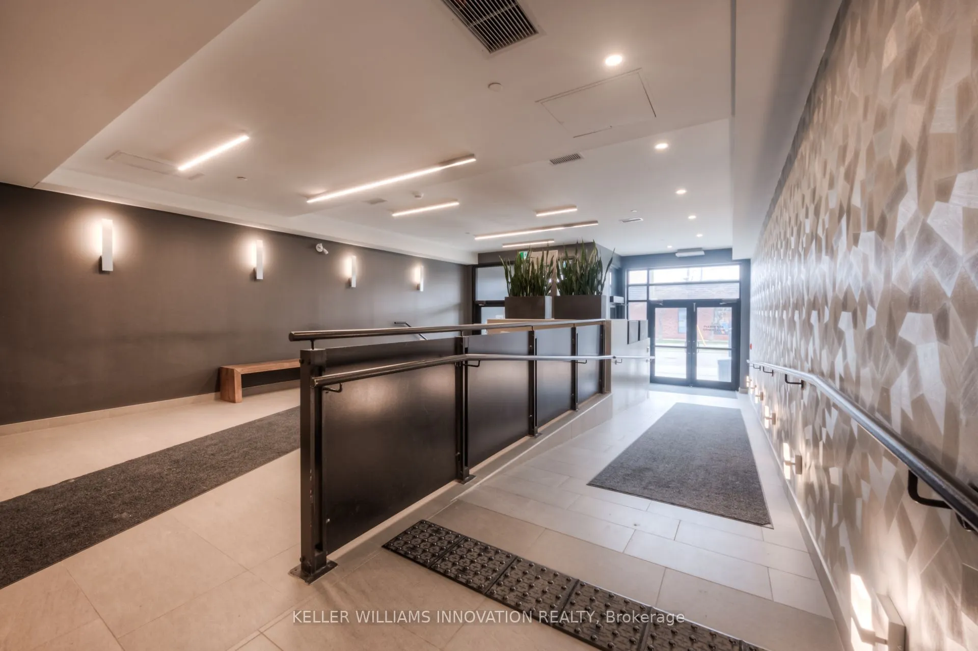 690 King Street W, #622