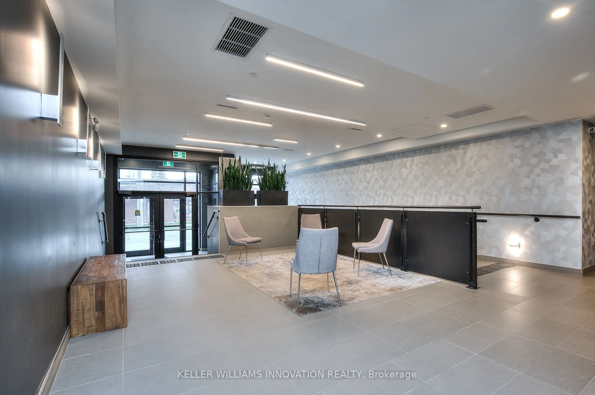 690 King Street W, #622