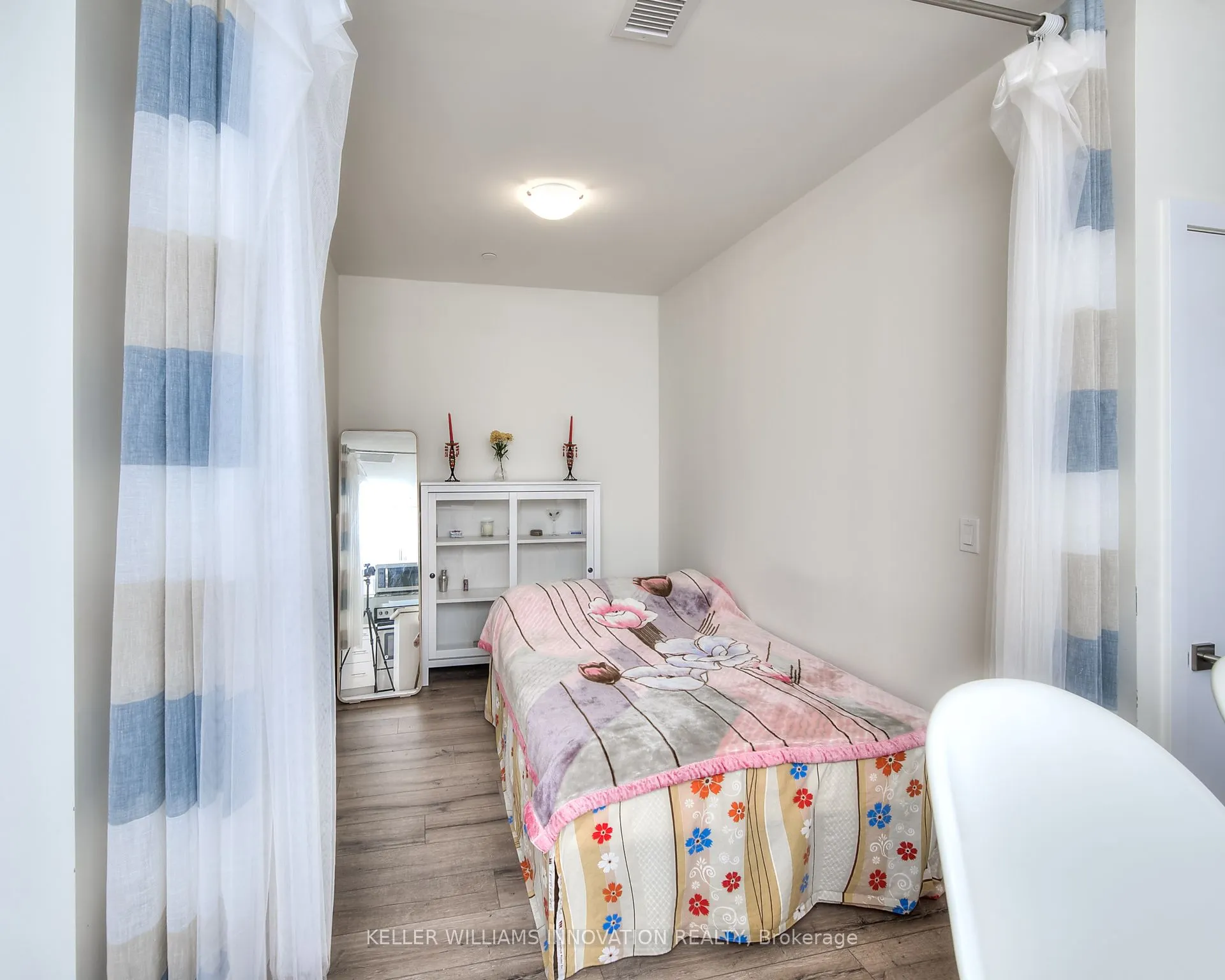 690 King Street W, #622