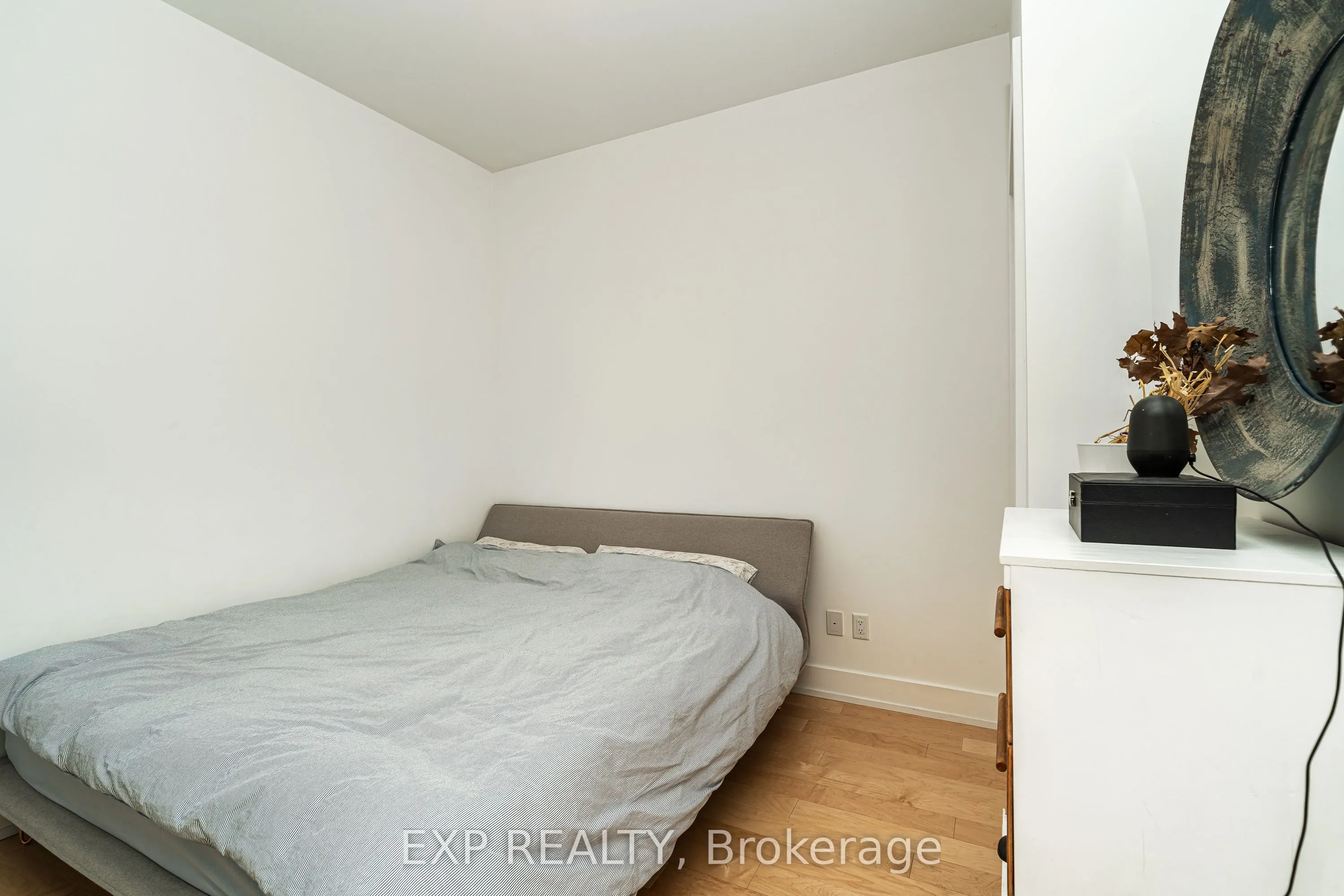 101 Pinhey Street, #305