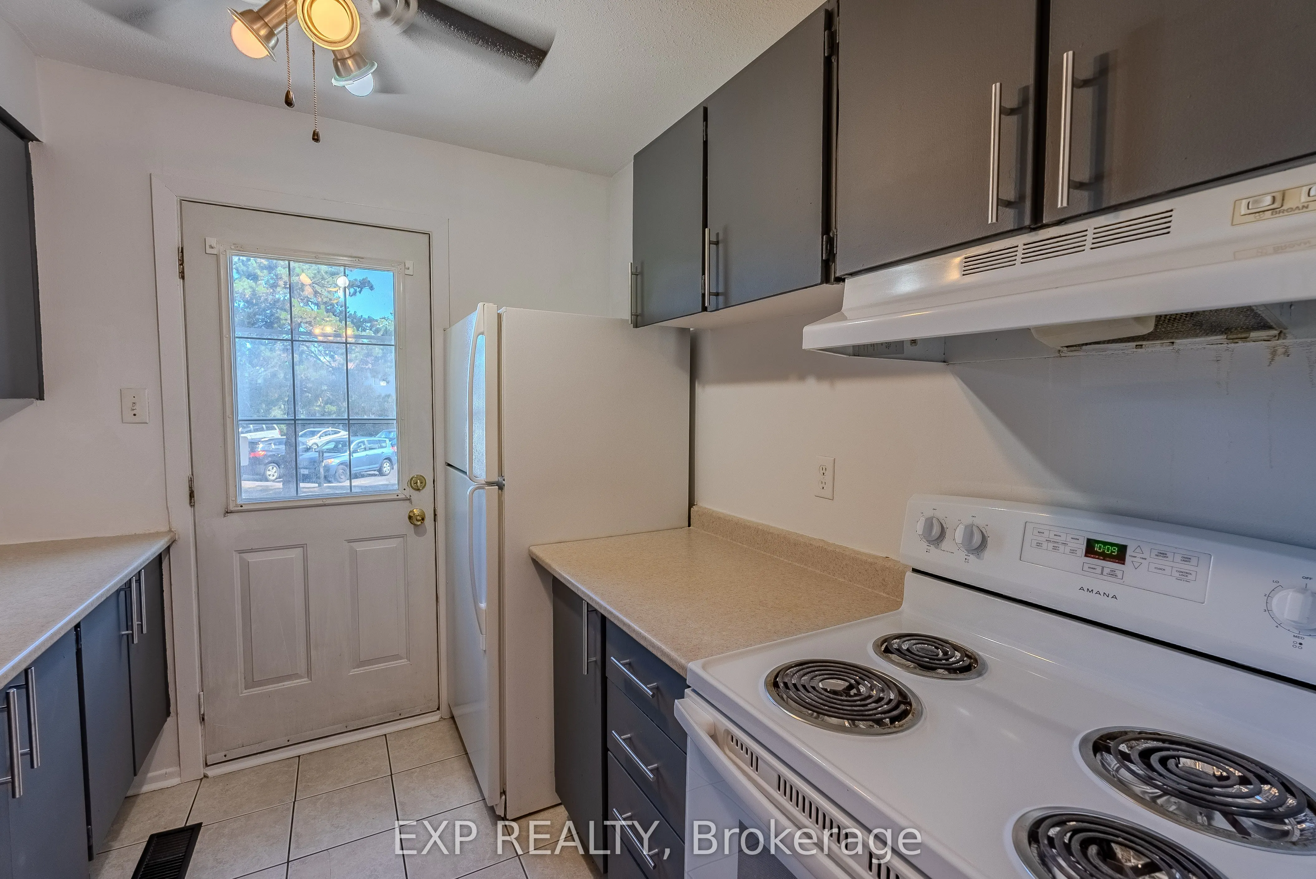 37 Forester Crescent, ##C