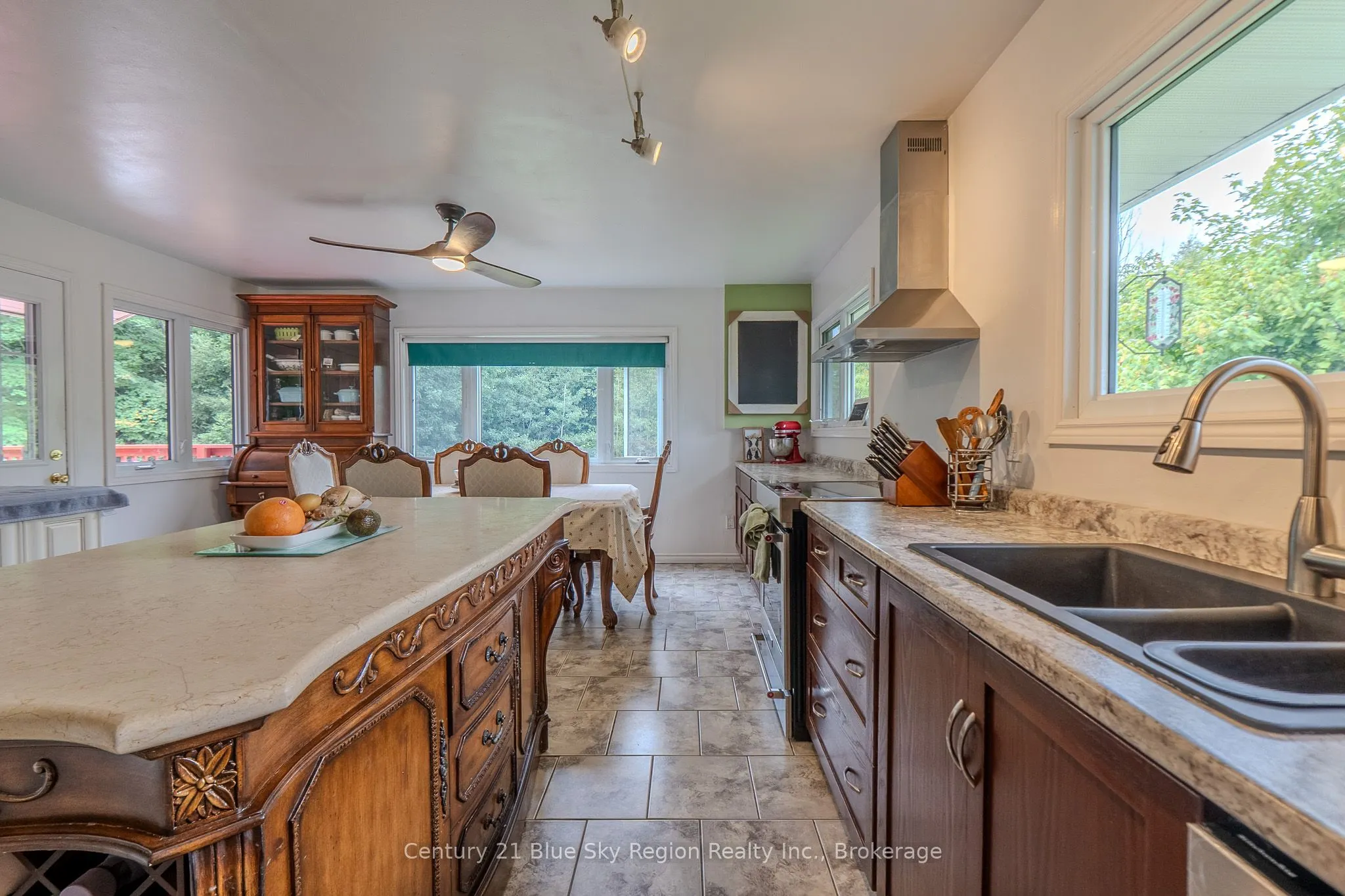 525 Maple Road
