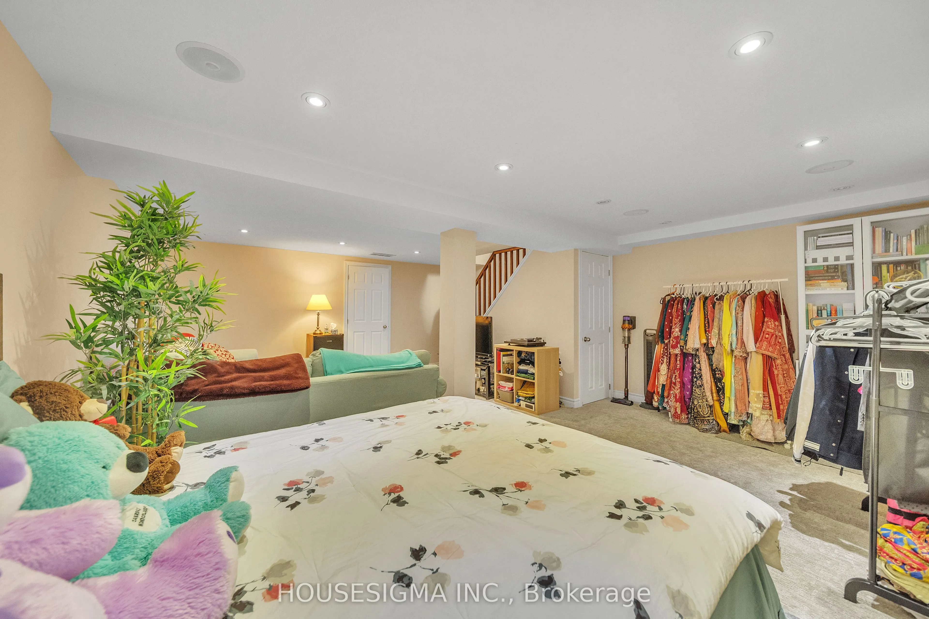 50 Westmount Road W, #16
