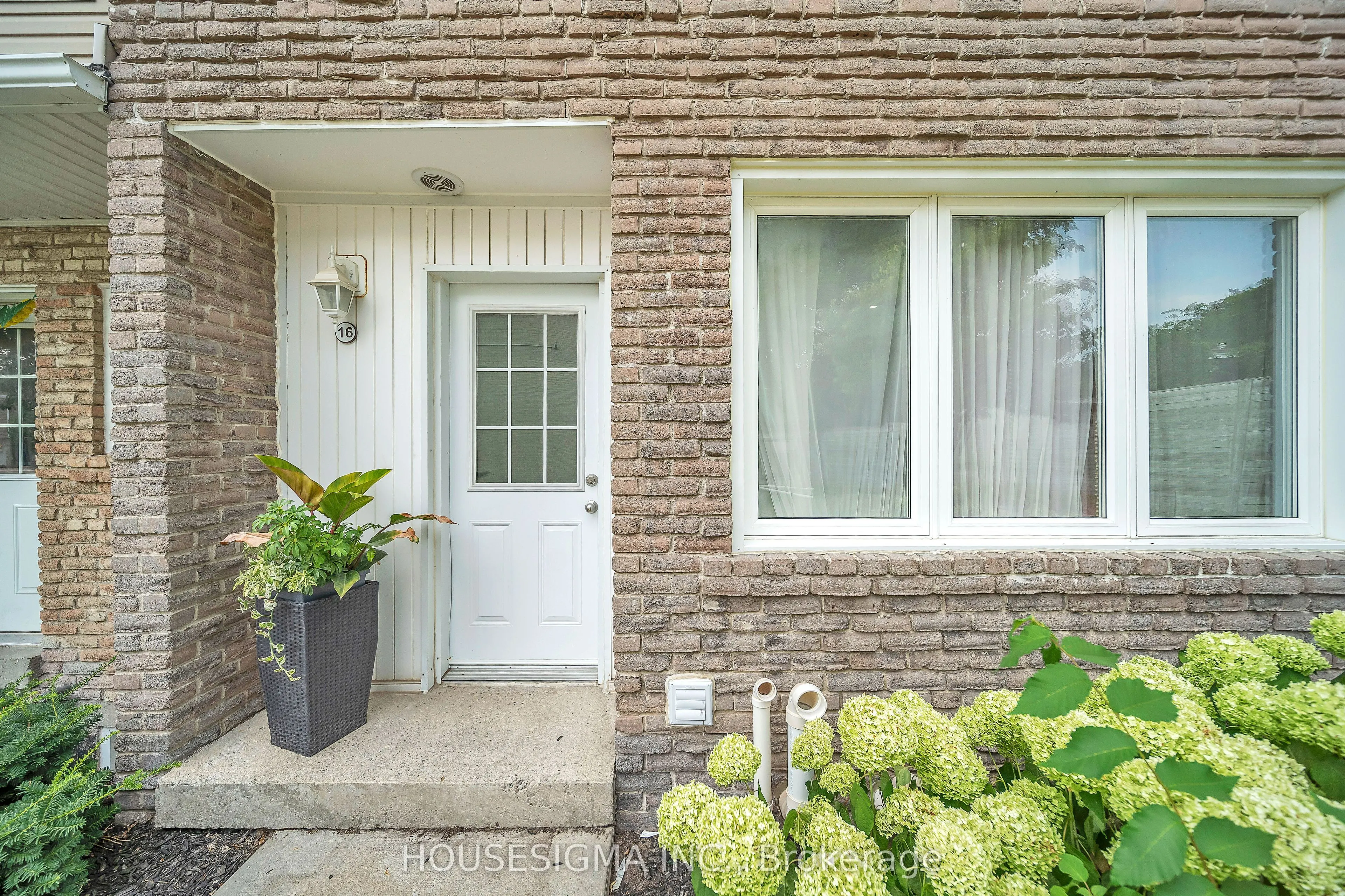 50 Westmount Road W, #16