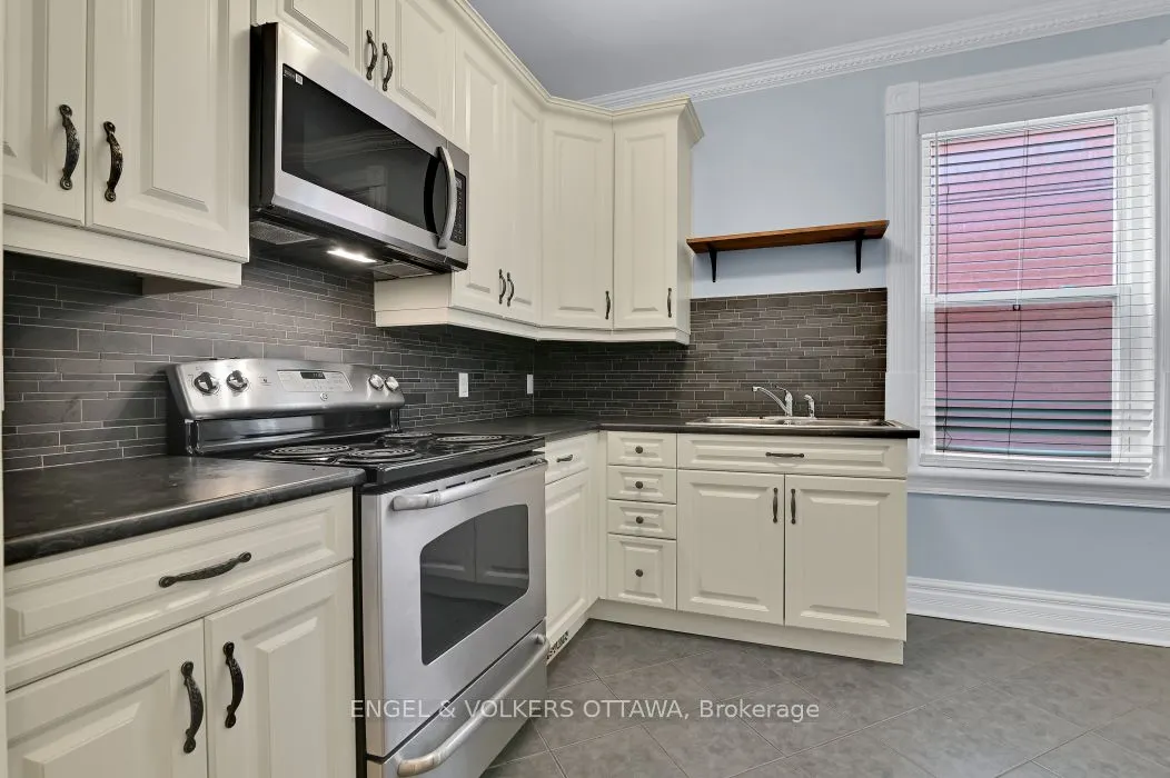 104 King Edward Avenue
