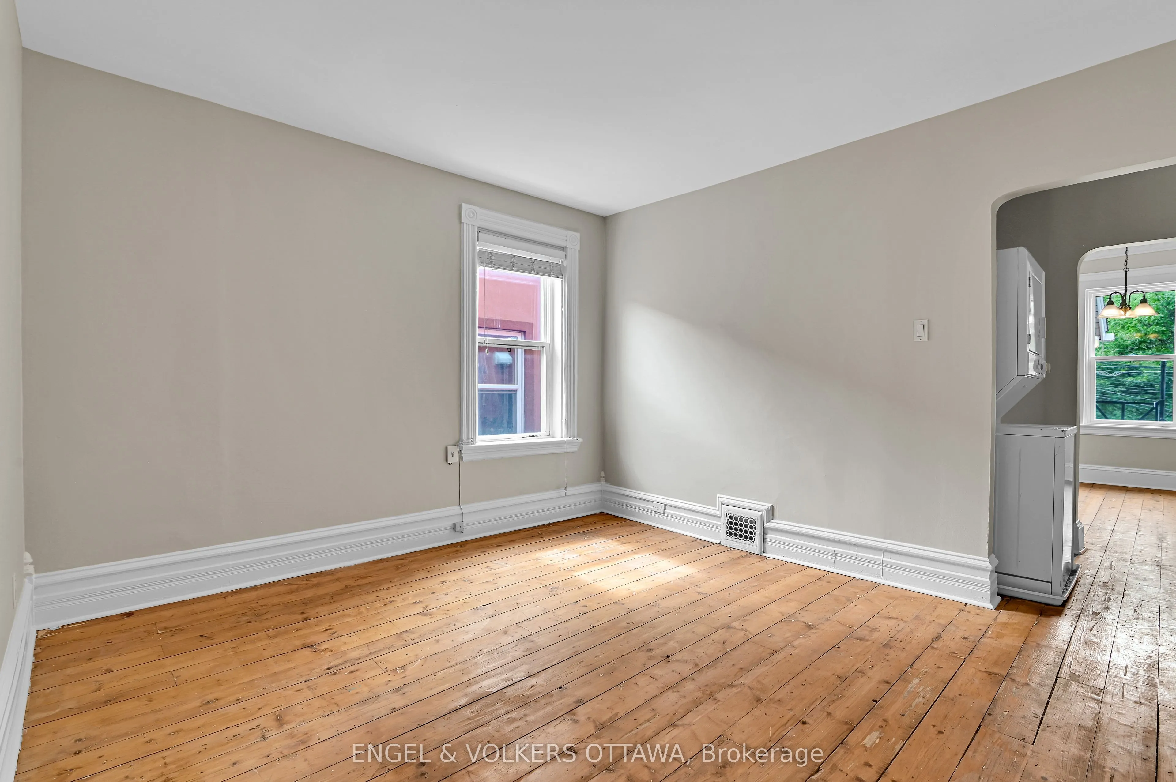 104 King Edward Avenue