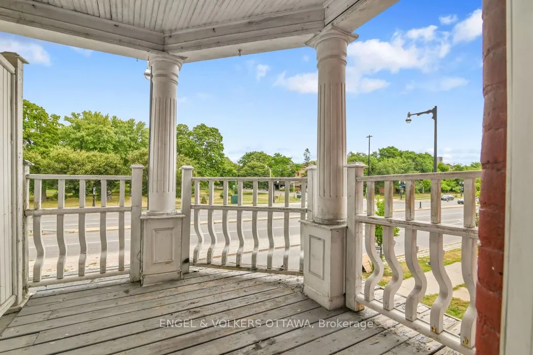 104 King Edward Avenue
