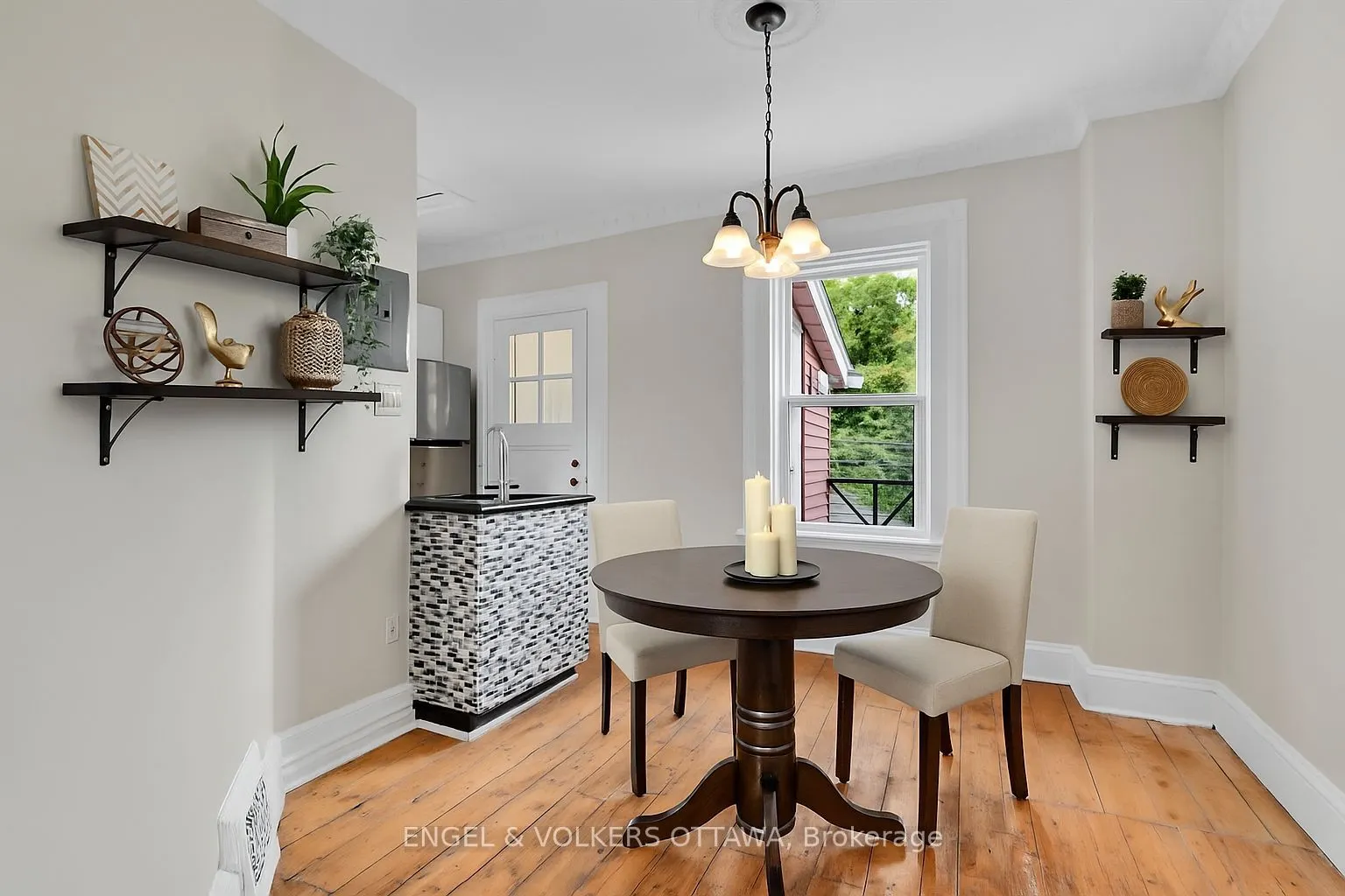 104 King Edward Avenue