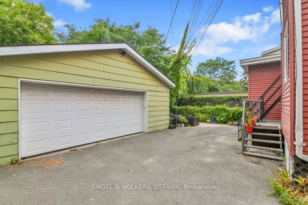 104 King Edward Avenue
