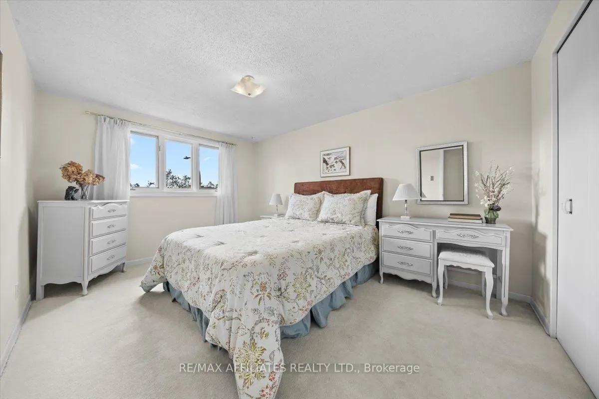 49 Silver Aspen Crescent