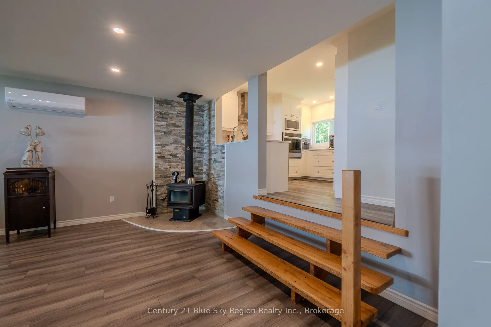 28 Andrews Lane