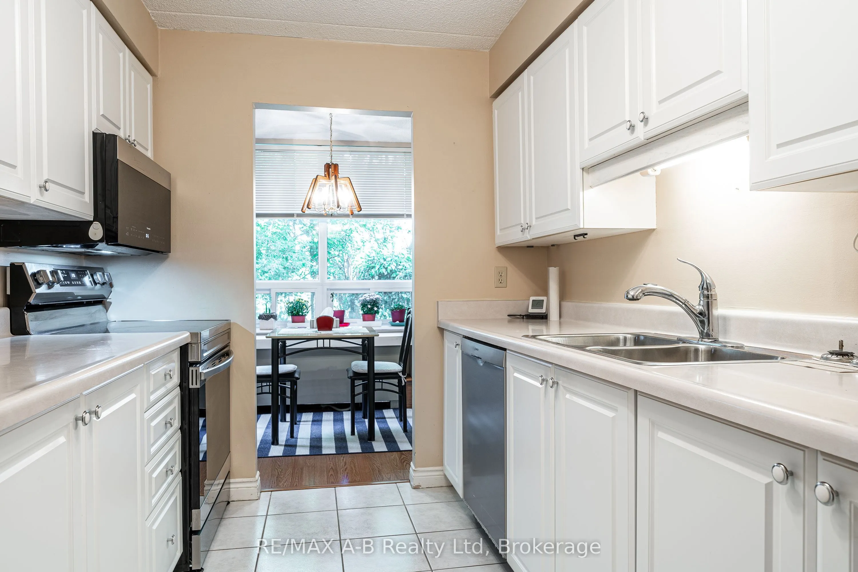 22 ST. ANDREW Street N, #104