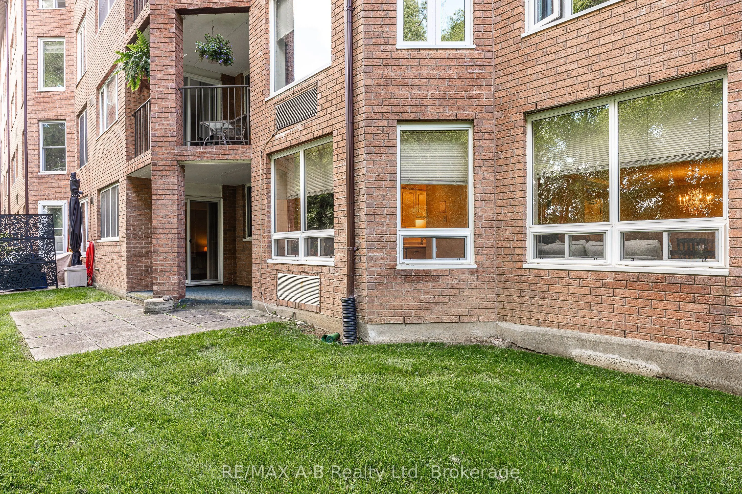 22 ST. ANDREW Street N, #104
