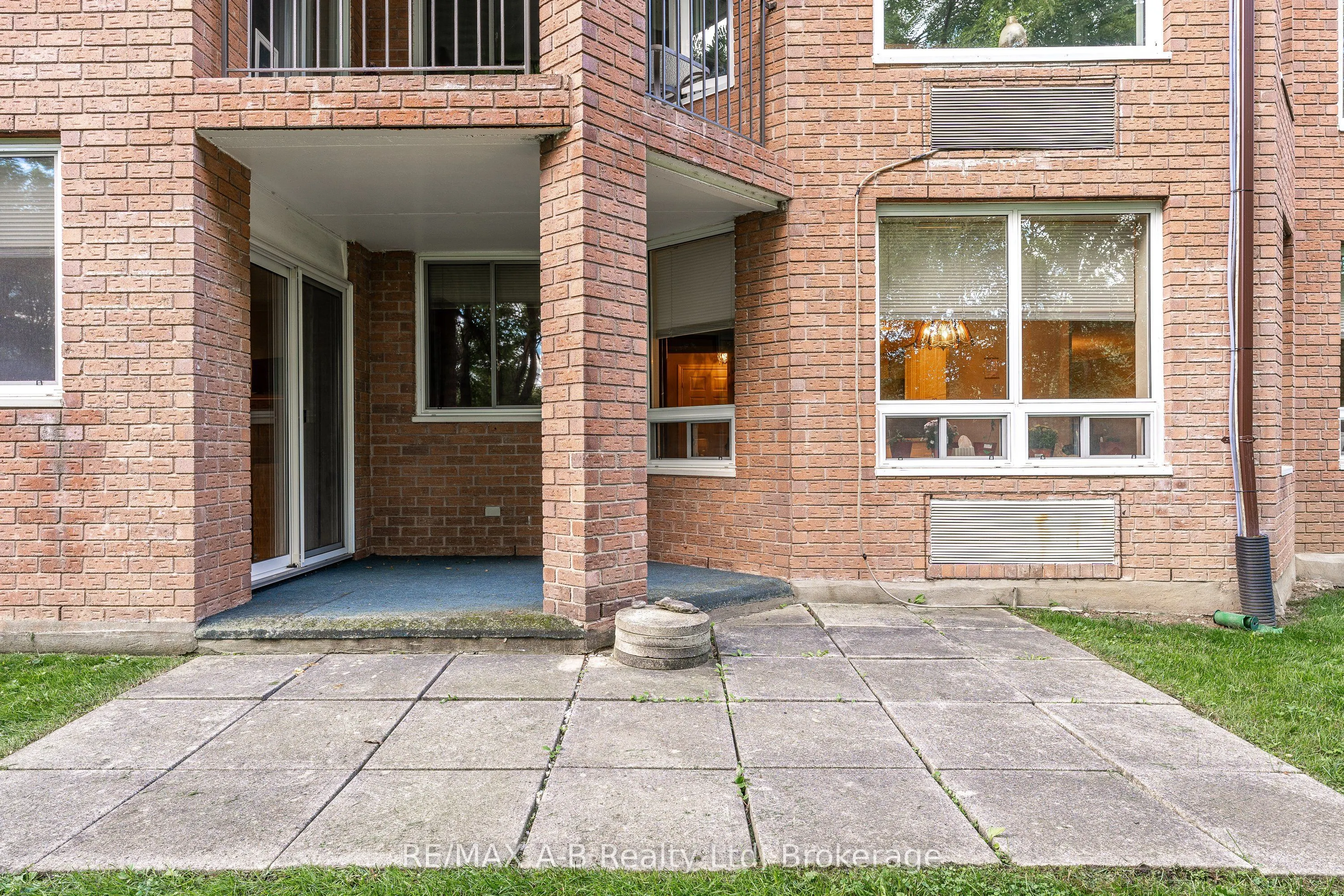22 ST. ANDREW Street N, #104